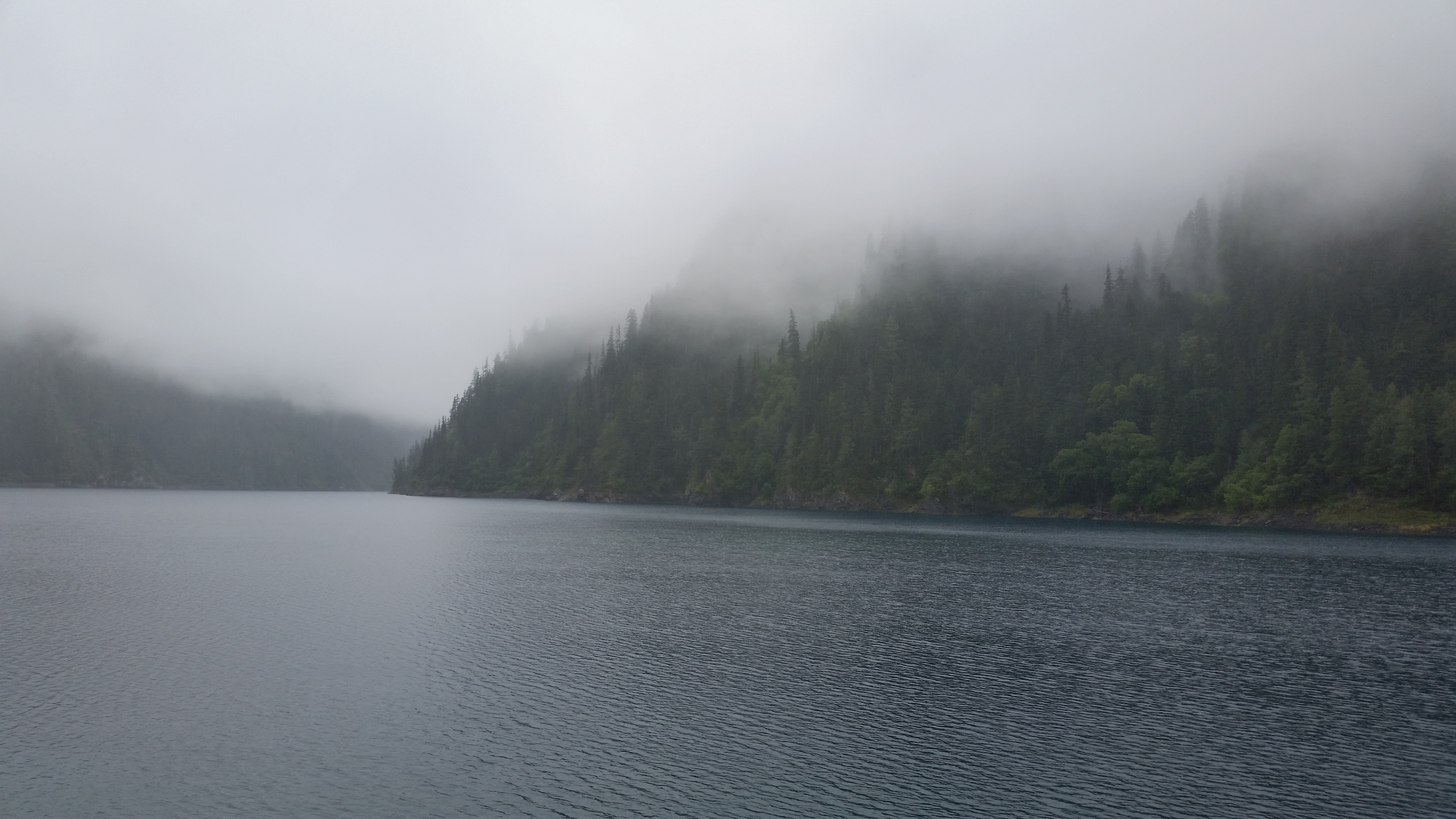 August 7: Jiuzhaigou (九寨沟) Long lake (长海），3140 m altitude Август 7: Дзиуджайгоу (九寨沟), Дългото езеро 3140 м височина