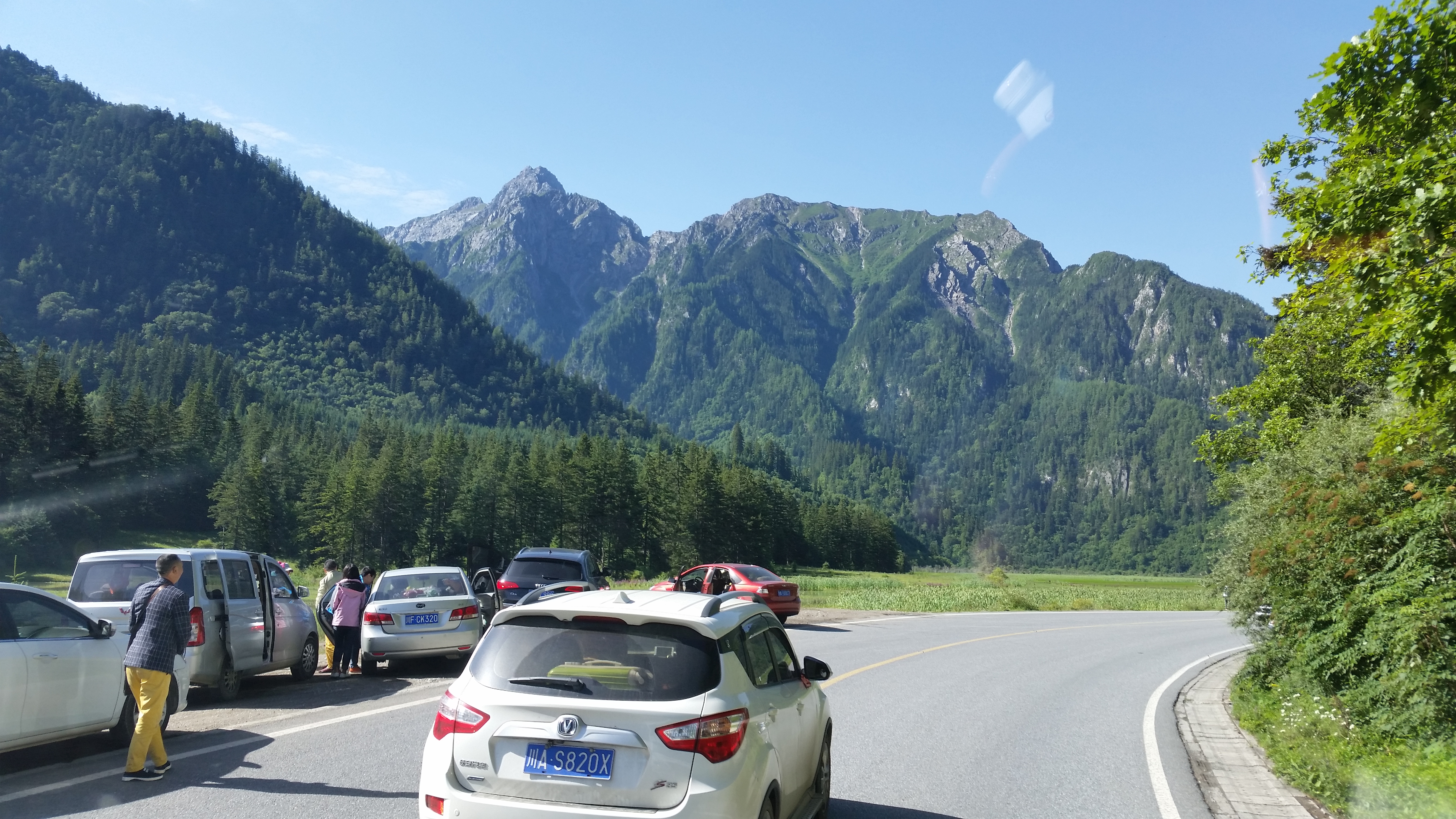 August 8: From Jiuzhaigou (九寨沟) to Tanggor (唐克）, 2350 m altitude Август 8: От Дзиуджайгоу (九寨沟) към Тангор (唐克）, 2350 м височина