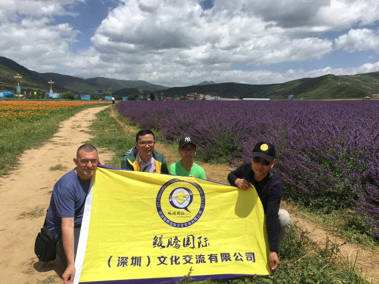 August 8: From Jiuzhaigou (九寨沟) to Tanggor (唐克）, 3080 m altitude Август 8: От Дзиуджайгоу (九寨沟) към Тангор (唐克）, 3080 м височина