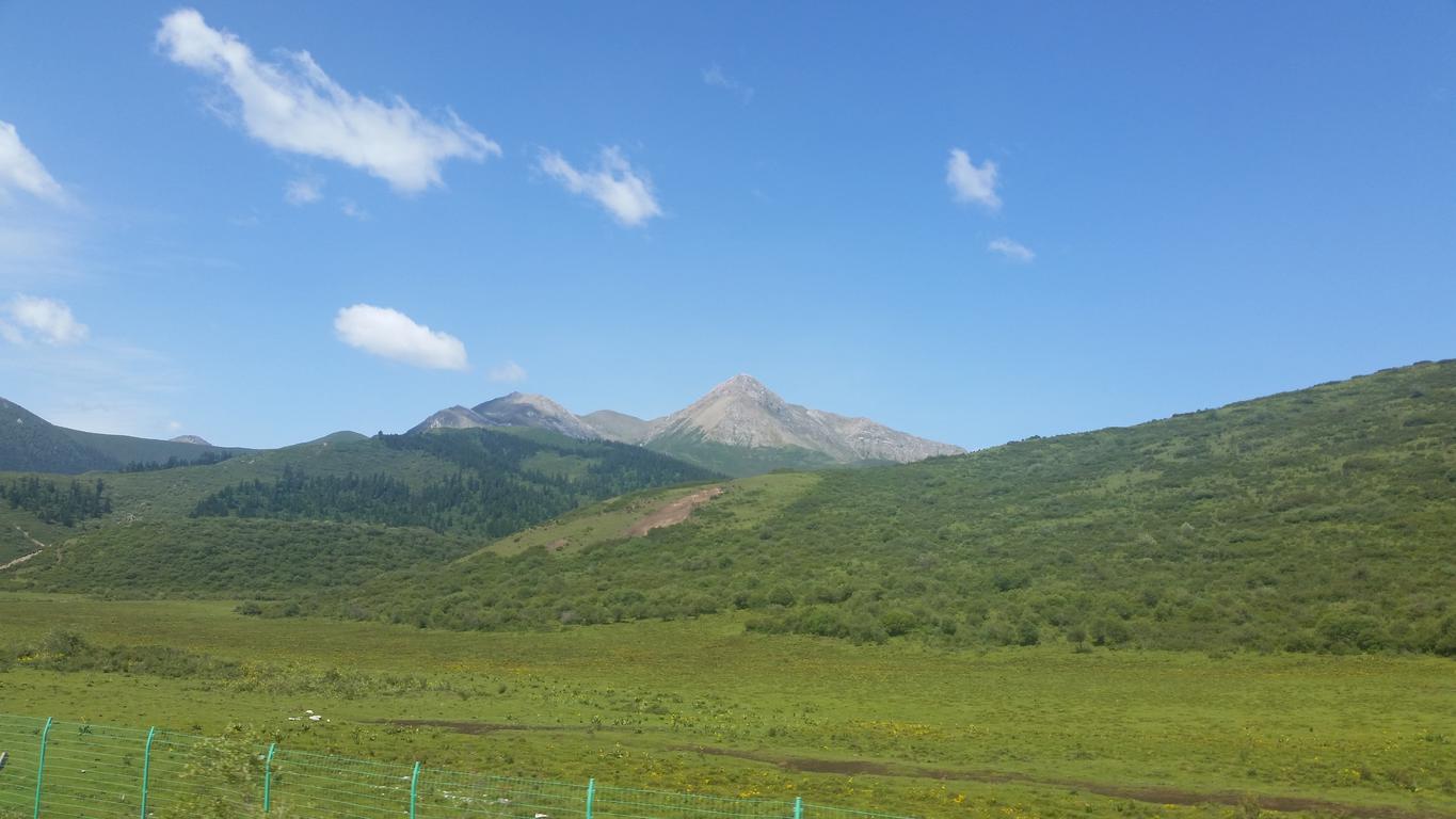 August 8: From Jiuzhaigou (九寨沟) to Tanggor (唐克）, 3220 m altitude Август 8: От Дзиуджайгоу (九寨沟) към Тангор (唐克）, 3220 м височина
