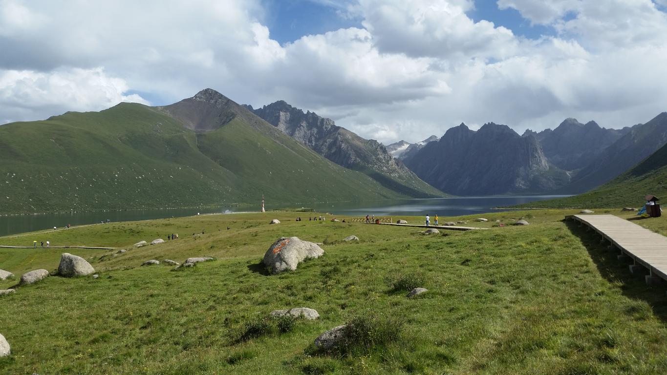 August 9: Nyenbo Yurtse (年保玉则,  གཉན་བོ་གཡུ་རྩེ།), 4020 m altitude  Август 9: Ниенбо Юрце (年保玉则,  གཉན་བོ་གཡུ་རྩེ།), 4020 м височи