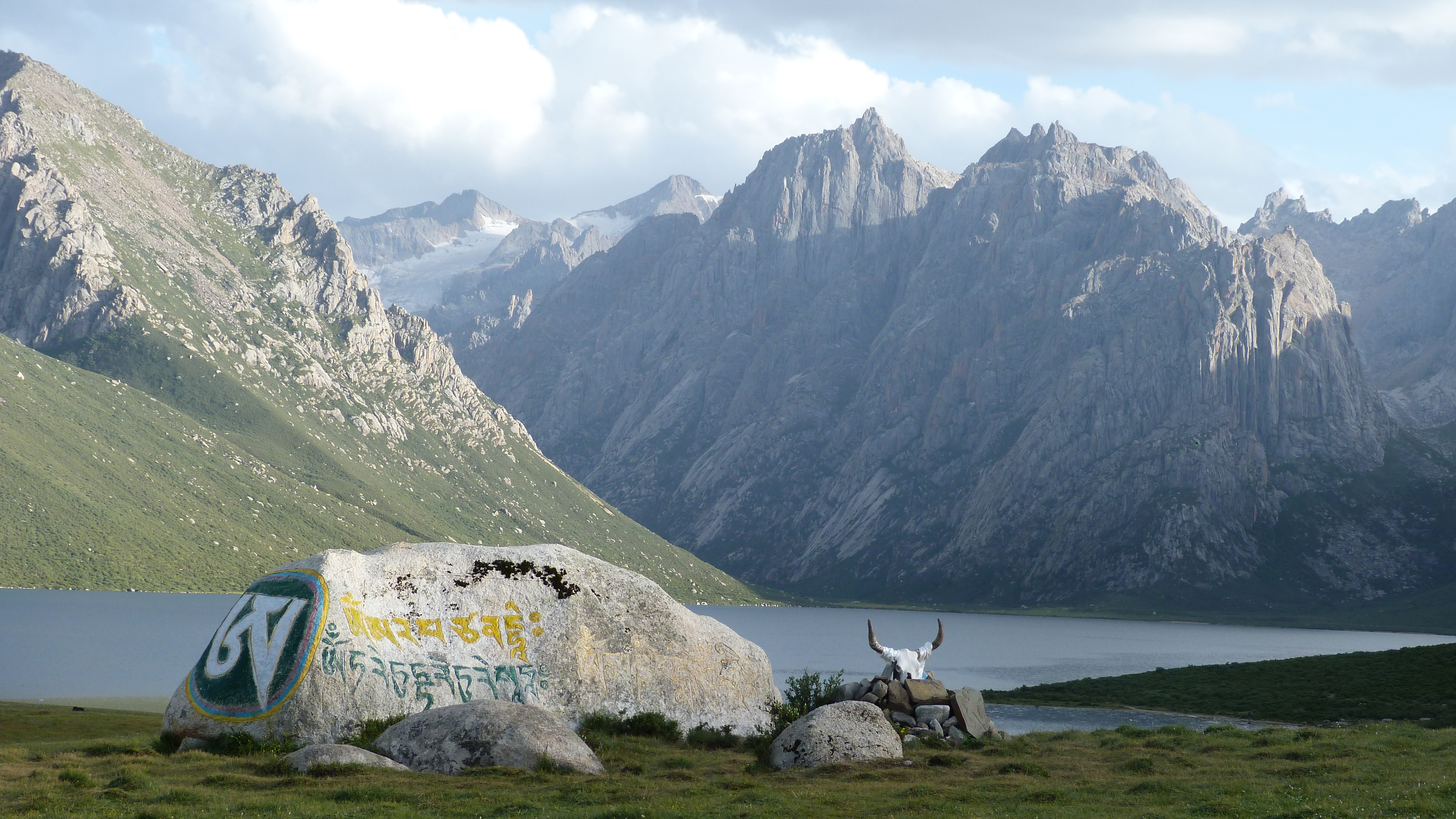 August 9: Nyenbo Yurtse (年保玉则,  གཉན་བོ་གཡུ་རྩེ།), 4020 m altitude  Август 9: Ниенбо Юрце (年保玉则,  གཉན་བོ་གཡུ་རྩེ།), 4020 м височи