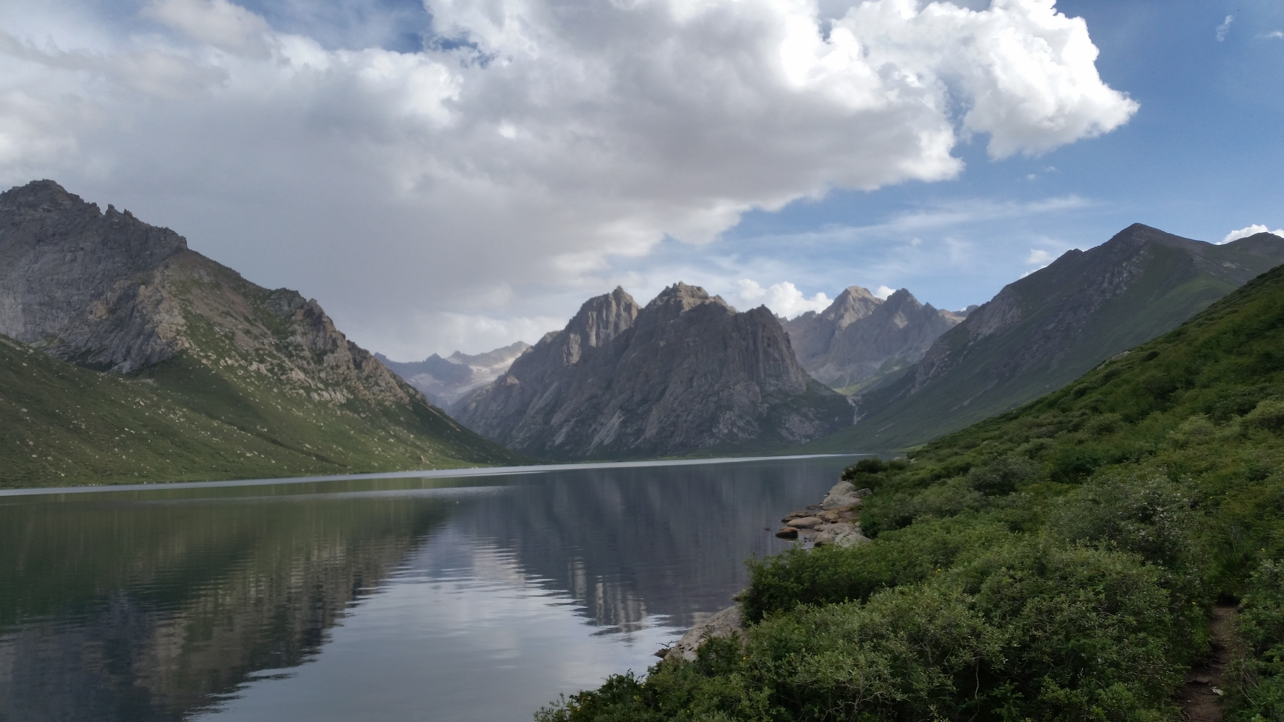 August 9: Nyenbo Yurtse (年保玉则,  གཉན་བོ་གཡུ་རྩེ།), 4020 m altitude  Август 9: Ниенбо Юрце (年保玉则,  གཉན་བོ་གཡུ་རྩེ།), 4020 м височи