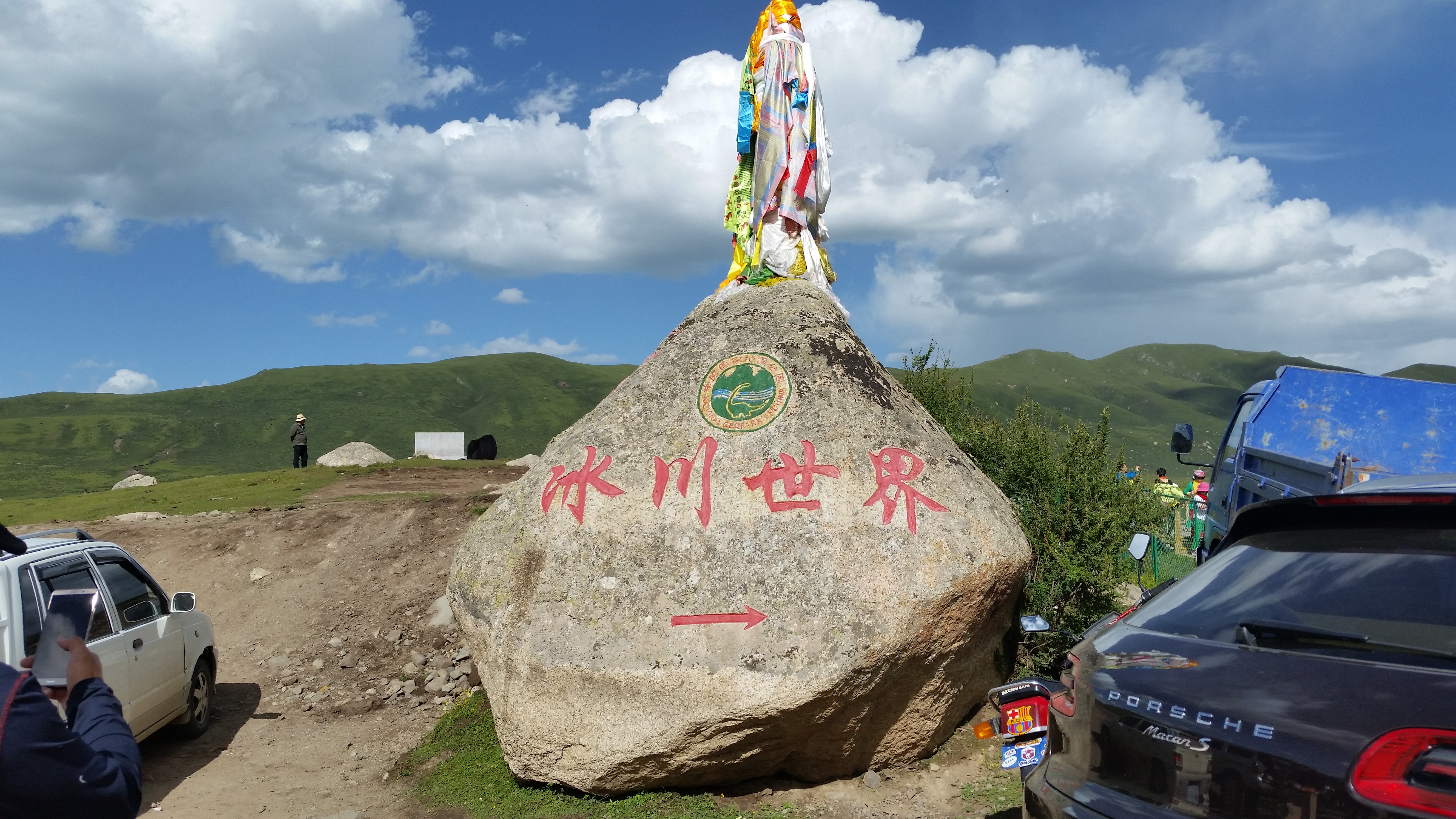 August 9: Nyenbo Yurtse (年保玉则,  གཉན་བོ་གཡུ་རྩེ།), 4020 m altitude  Август 9: Ниенбо Юрце (年保玉则,  གཉན་བོ་གཡུ་རྩེ།), 4020 м височи