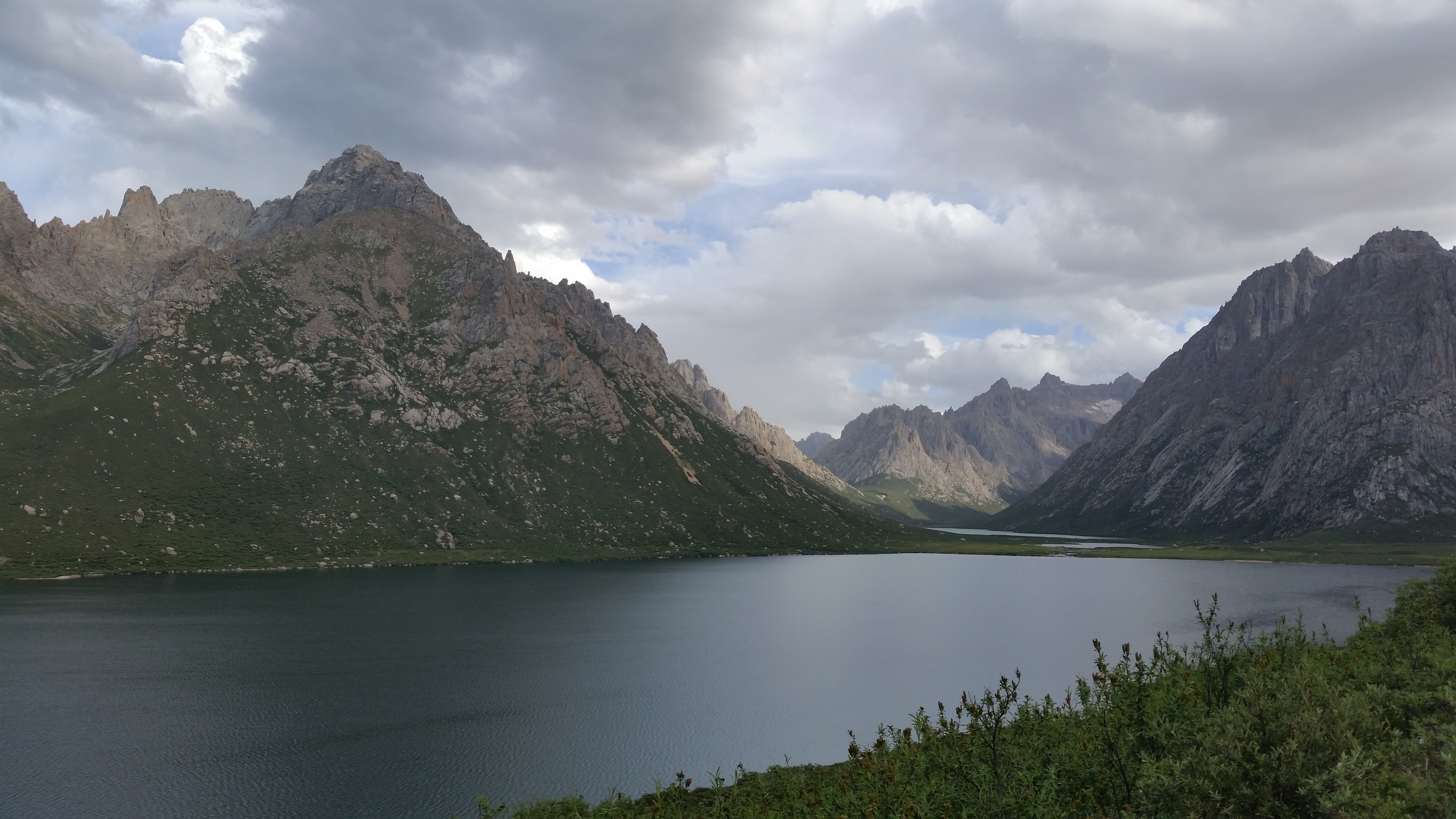 August 9: Nyenbo Yurtse (年保玉则,  གཉན་བོ་གཡུ་རྩེ།), 4020 m altitude  Август 9: Ниенбо Юрце (年保玉则,  གཉན་བོ་གཡུ་རྩེ།), 4020 м височи