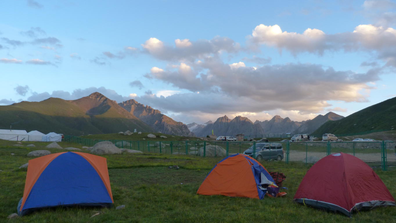 August 9: Nyenbo Yurtse (年保玉则,  གཉན་བོ་གཡུ་རྩེ།), 4020 m altitude  Август 9: Ниенбо Юрце (年保玉则,  གཉན་བོ་གཡུ་རྩེ།), 4020 м височи