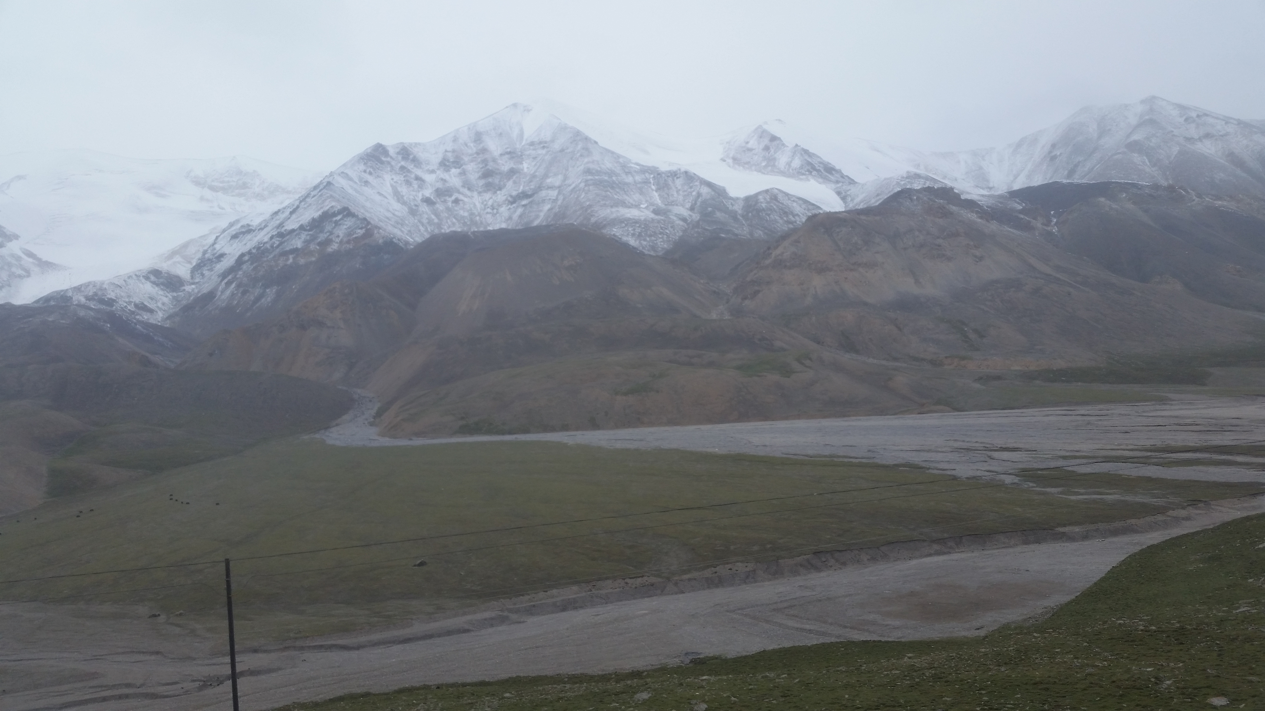 August 11: Amnye Machen (阿尼玛卿, ཨ་མྱིས་རྨ་ཆེན།）, 4520 m altitude, on the north side highway Август 11: Амне Мачин (阿尼玛卿, ཨ་མྱིས་ར