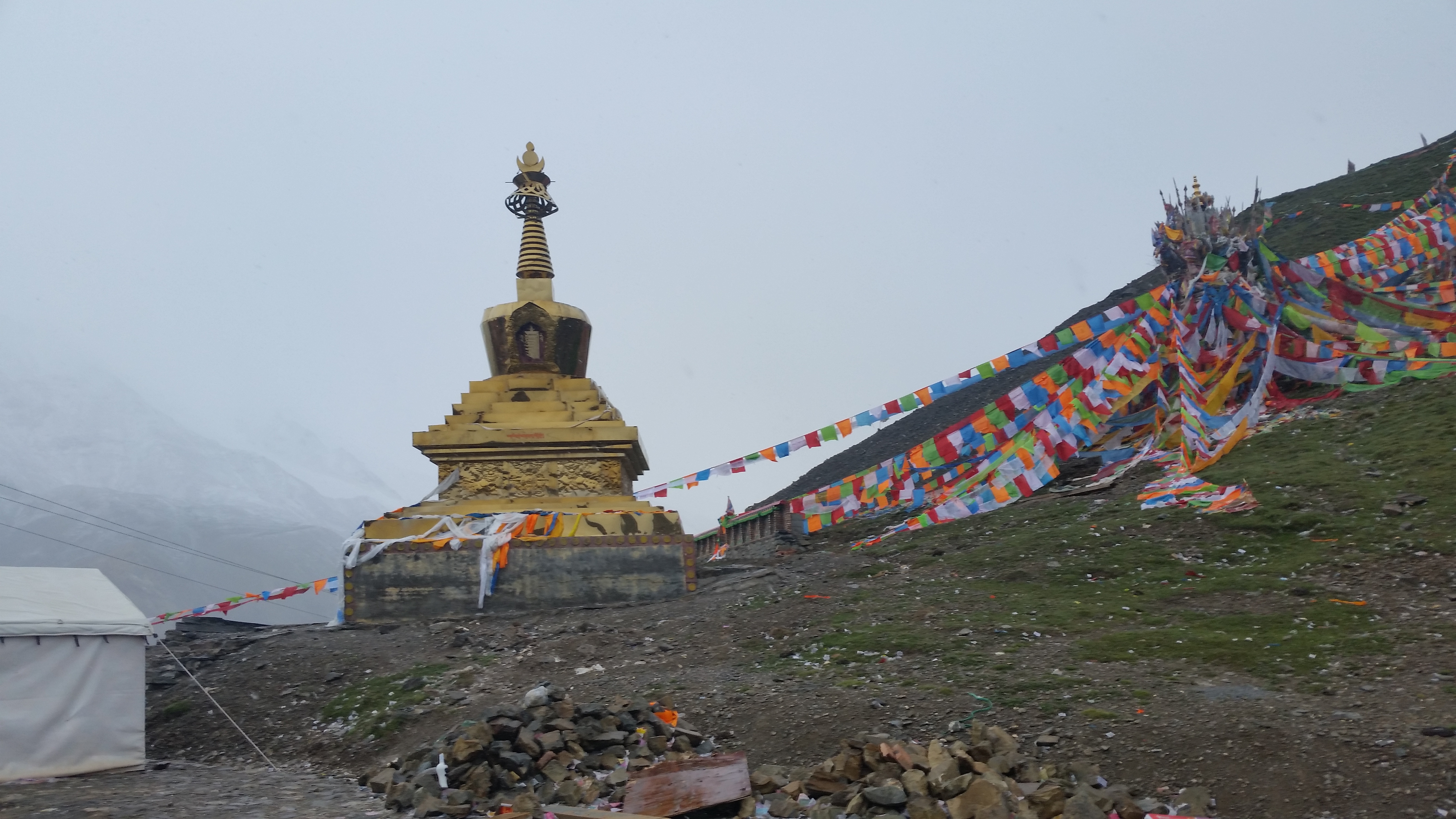 August 11: Amnye Machen (阿尼玛卿, ཨ་མྱིས་རྨ་ཆེན།）, Drakde La pass, 4610 m altitude Август 11: Амне Мачин (阿尼玛卿, ཨ་མྱིས་རྨ་ཆེན།）, на