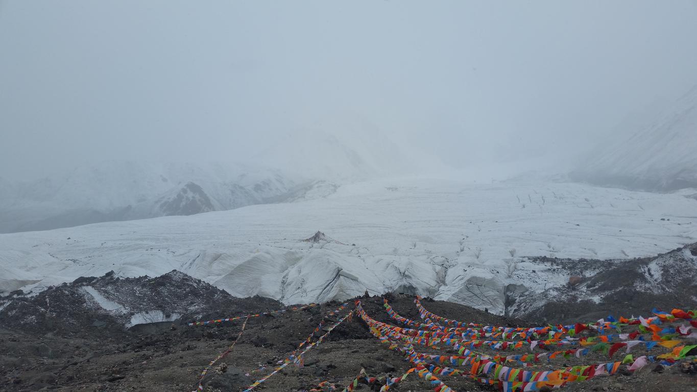 August 11: Amnye Machen (阿尼玛卿, ཨ་མྱིས་རྨ་ཆེན།）, Drakde La pass, 4610 m altitude Август 11: Амне Мачин (阿尼玛卿, ཨ་མྱིས་རྨ་ཆེན།）, на