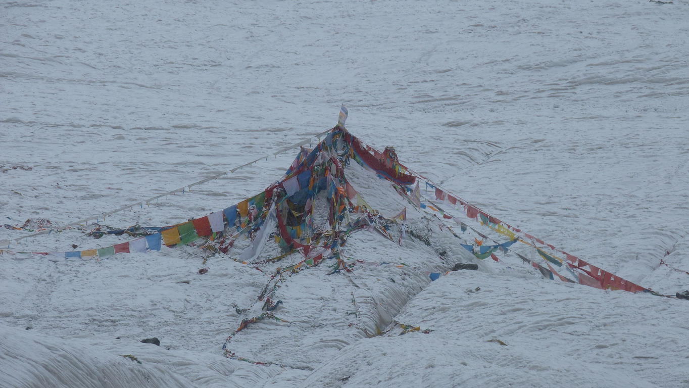 August 11: Amnye Machen (阿尼玛卿, ཨ་མྱིས་རྨ་ཆེན།）, on Damxung glacier, 4590 m altitude Август 11: Амне Мачин (阿尼玛卿, ཨ་མྱིས་རྨ་ཆེན།）