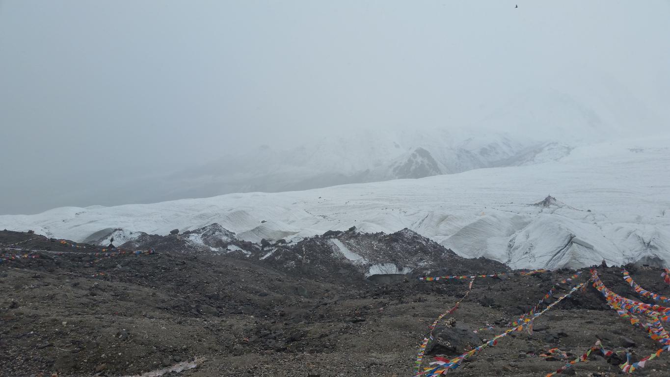 August 11: Amnye Machen (阿尼玛卿, ཨ་མྱིས་རྨ་ཆེན།）, Drakde La pass, 4610 m altitude Август 11: Амне Мачин (阿尼玛卿, ཨ་མྱིས་རྨ་ཆེན།）, на