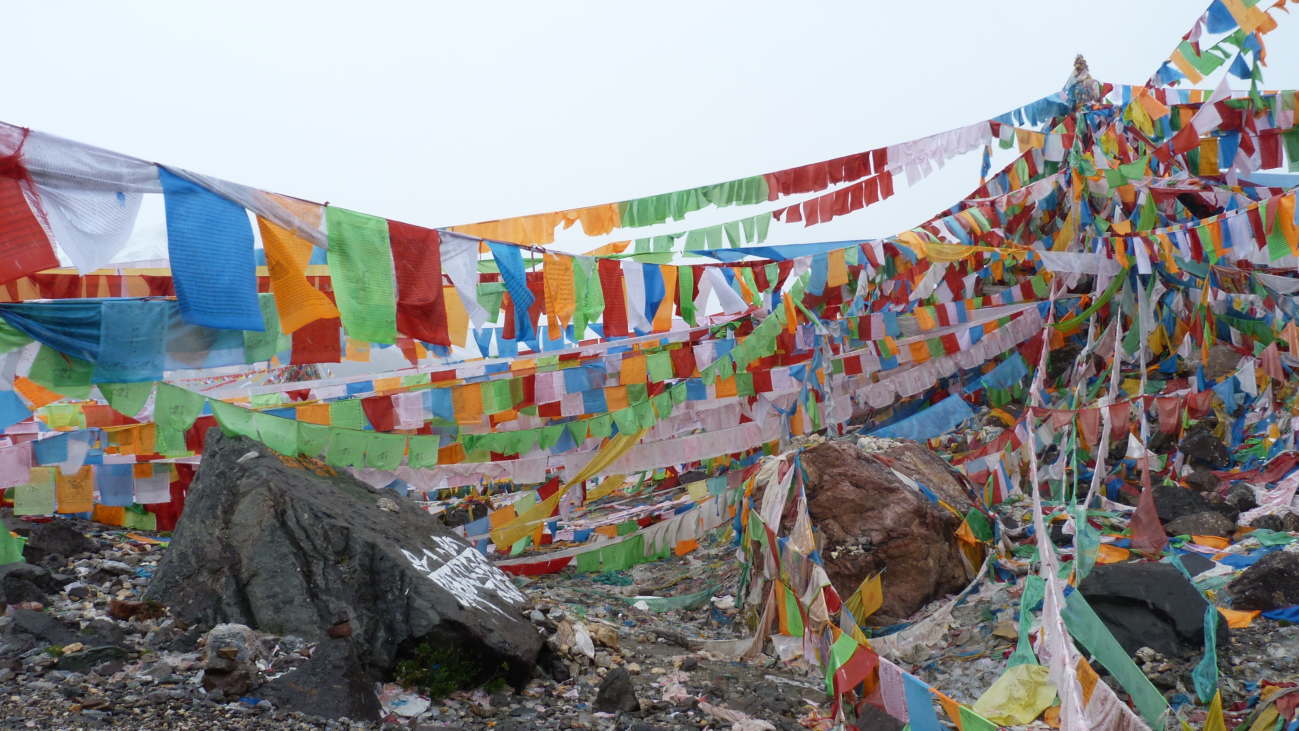 August 11: Amnye Machen (阿尼玛卿, ཨ་མྱིས་རྨ་ཆེན།）, Drakde La pass, 4610 m altitude Август 11: Амне Мачин (阿尼玛卿, ཨ་མྱིས་རྨ་ཆེན།）, на