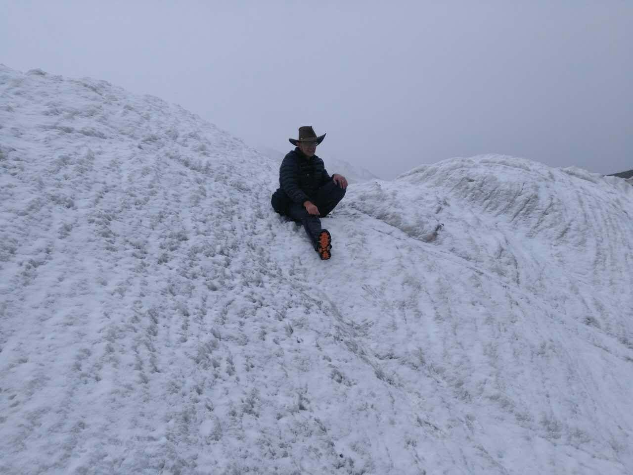 August 11: Amnye Machen (阿尼玛卿, ཨ་མྱིས་རྨ་ཆེན།）, on Damxung glacier, 4590 m altitude Август 11: Амне Мачин (阿尼玛卿, ཨ་མྱིས་རྨ་ཆེན།）