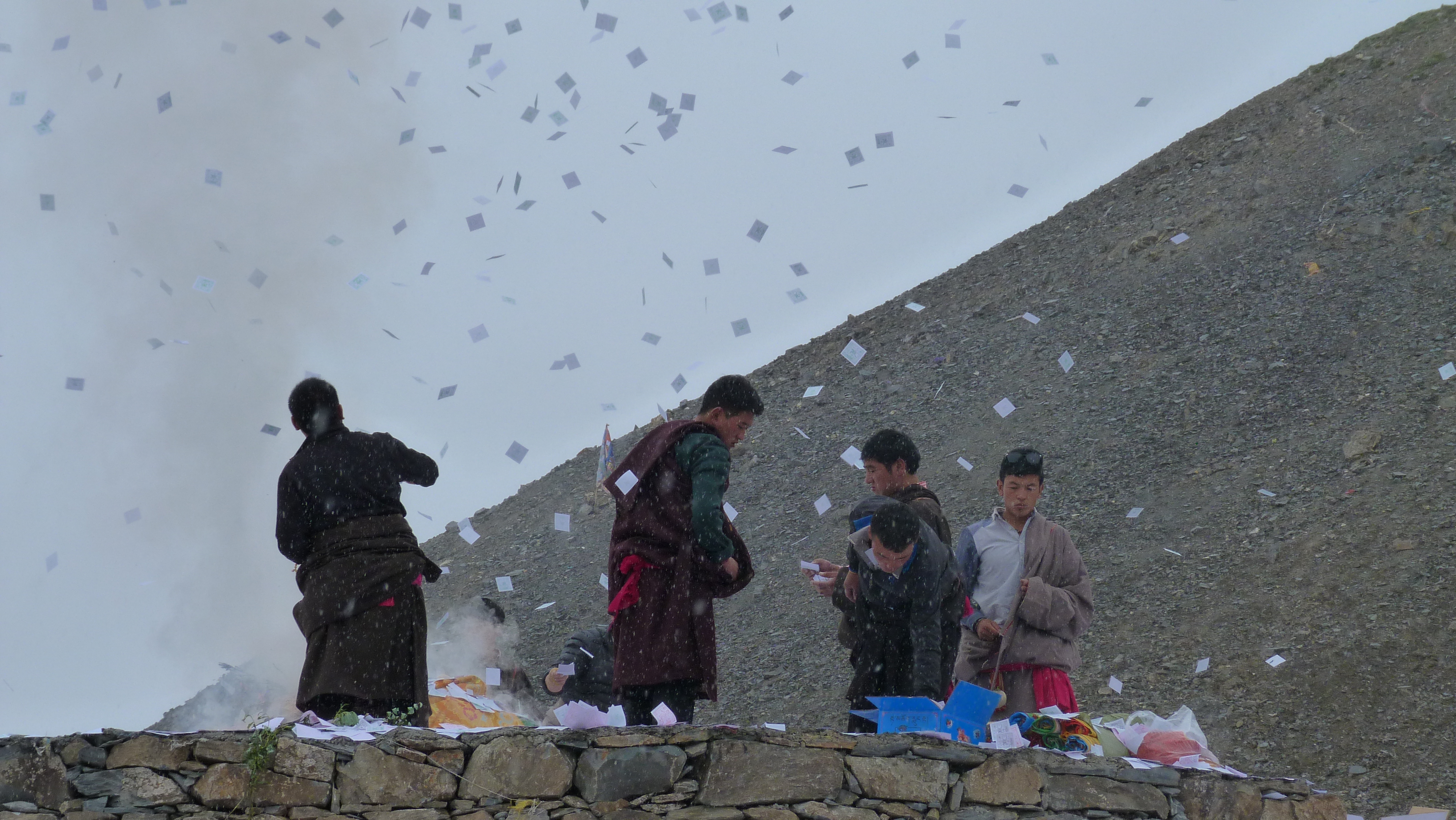 August 11: Amnye Machen (阿尼玛卿, ཨ་མྱིས་རྨ་ཆེན།）, Drakde La pass, 4610 m altitude Август 11: Амне Мачин (阿尼玛卿, ཨ་མྱིས་རྨ་ཆེན།）, на