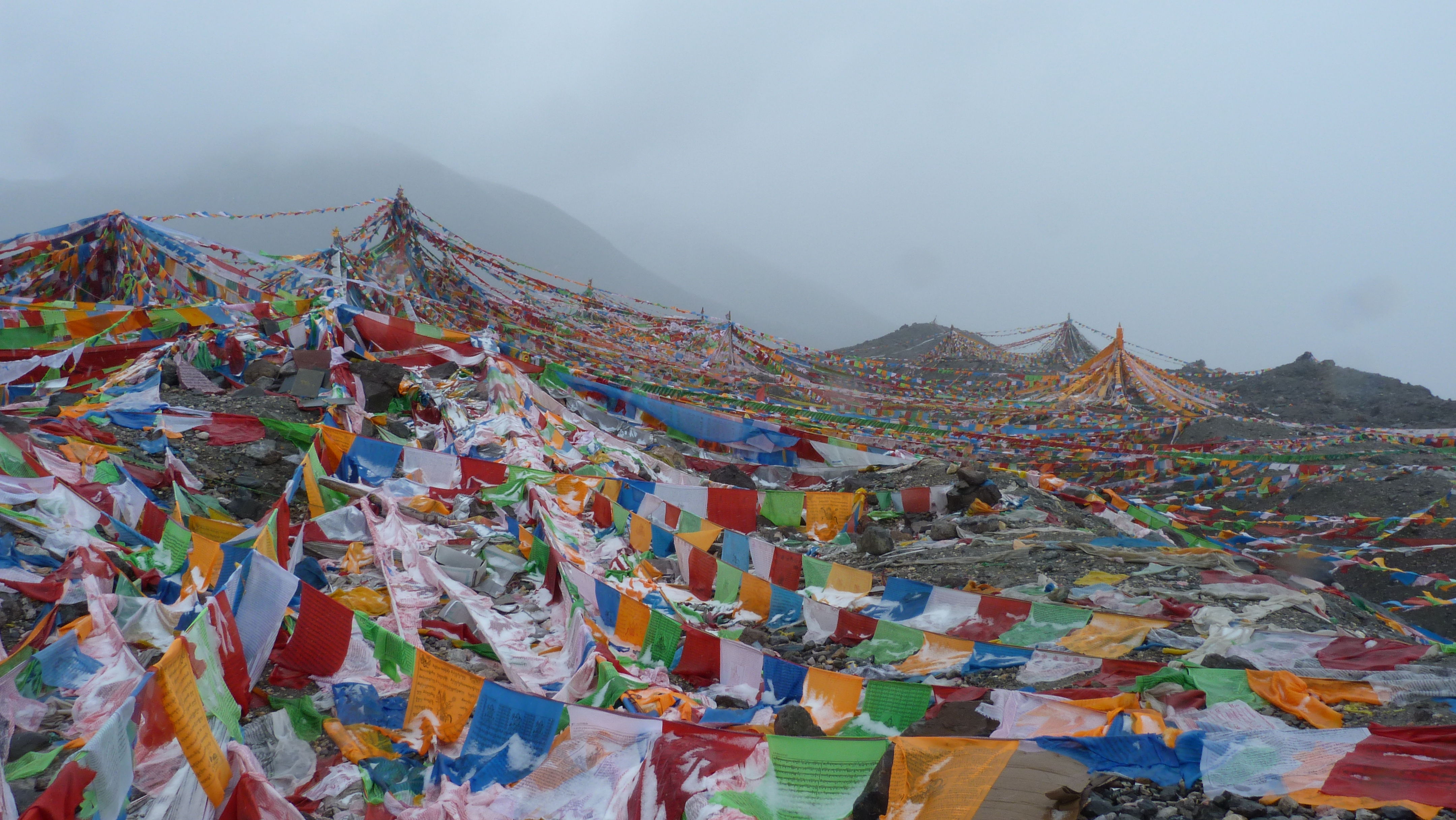 August 11: Amnye Machen (阿尼玛卿, ཨ་མྱིས་རྨ་ཆེན།）, Drakde La pass, 4610 m altitude Август 11: Амне Мачин (阿尼玛卿, ཨ་མྱིས་རྨ་ཆེན།）, на