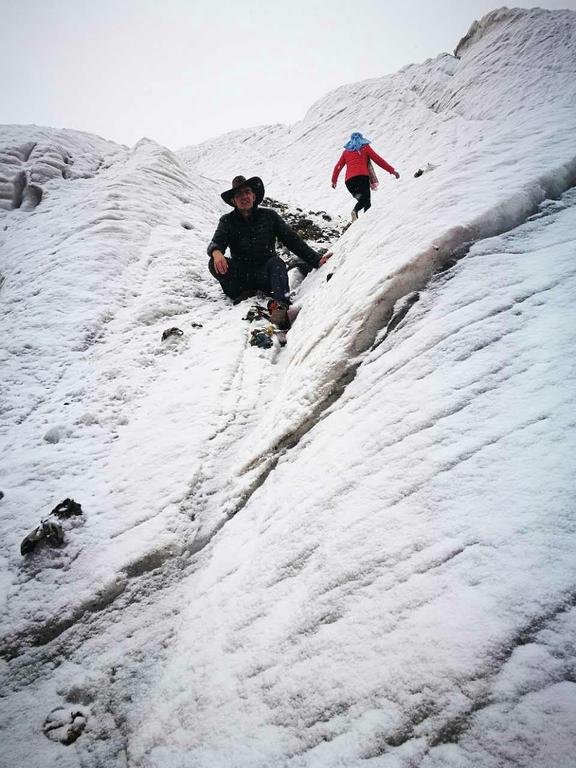 August 11: Amnye Machen (阿尼玛卿, ཨ་མྱིས་རྨ་ཆེན།）, on Damxung glacier, 4590 m altitude Август 11: Амне Мачин (阿尼玛卿, ཨ་མྱིས་རྨ་ཆེན།）