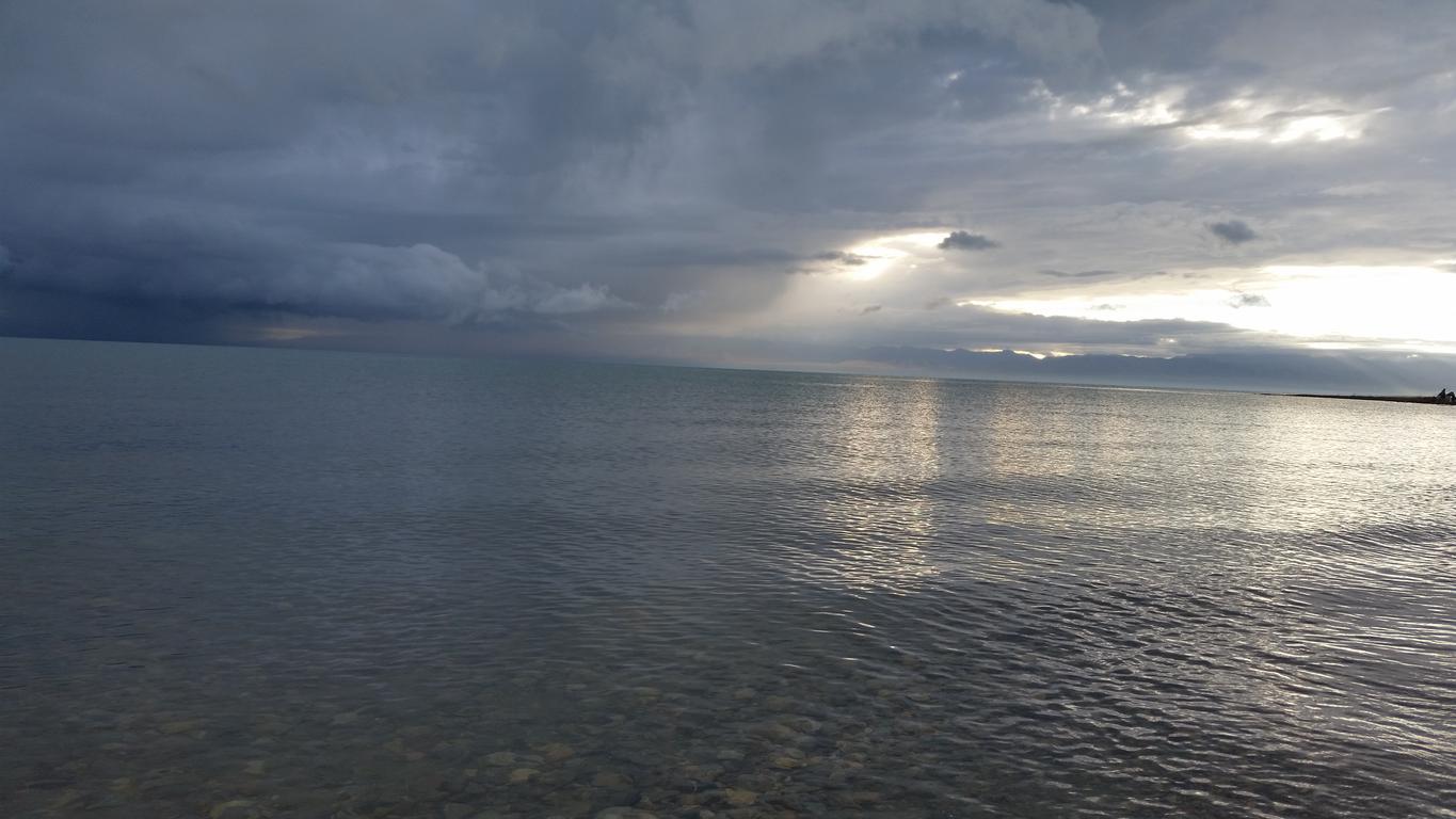 August 12: Qinghai lake (青海湖, མཚོ་སྔོན་པོ།）, 3210 m altitude Август 12: Езерото Чинхай (青海湖, མཚོ་སྔོན་པོ།）, 3210 м височина