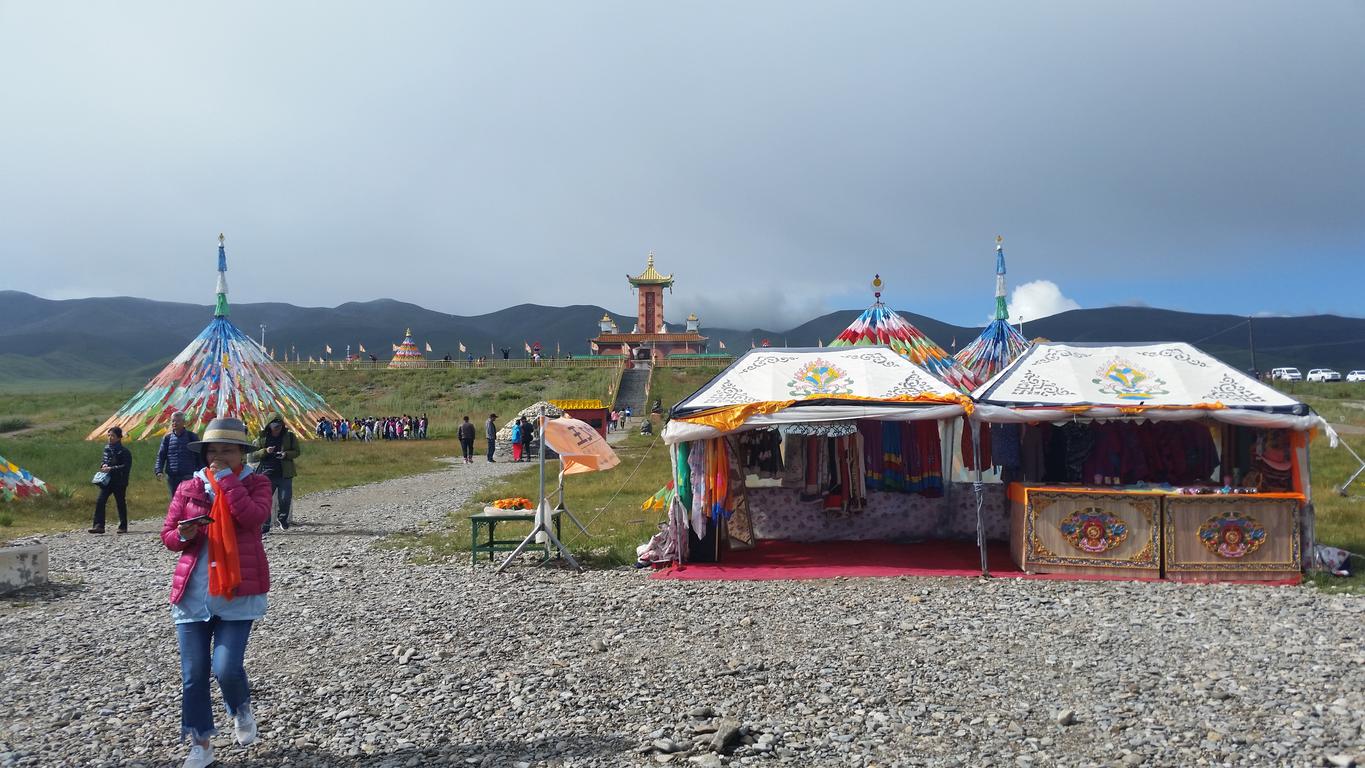 August 12: Qinghai lake (青海湖, མཚོ་སྔོན་པོ།）, 3210 m altitude Август 12: Езерото Чинхай (青海湖, མཚོ་སྔོན་པོ།）, 3210 м височина