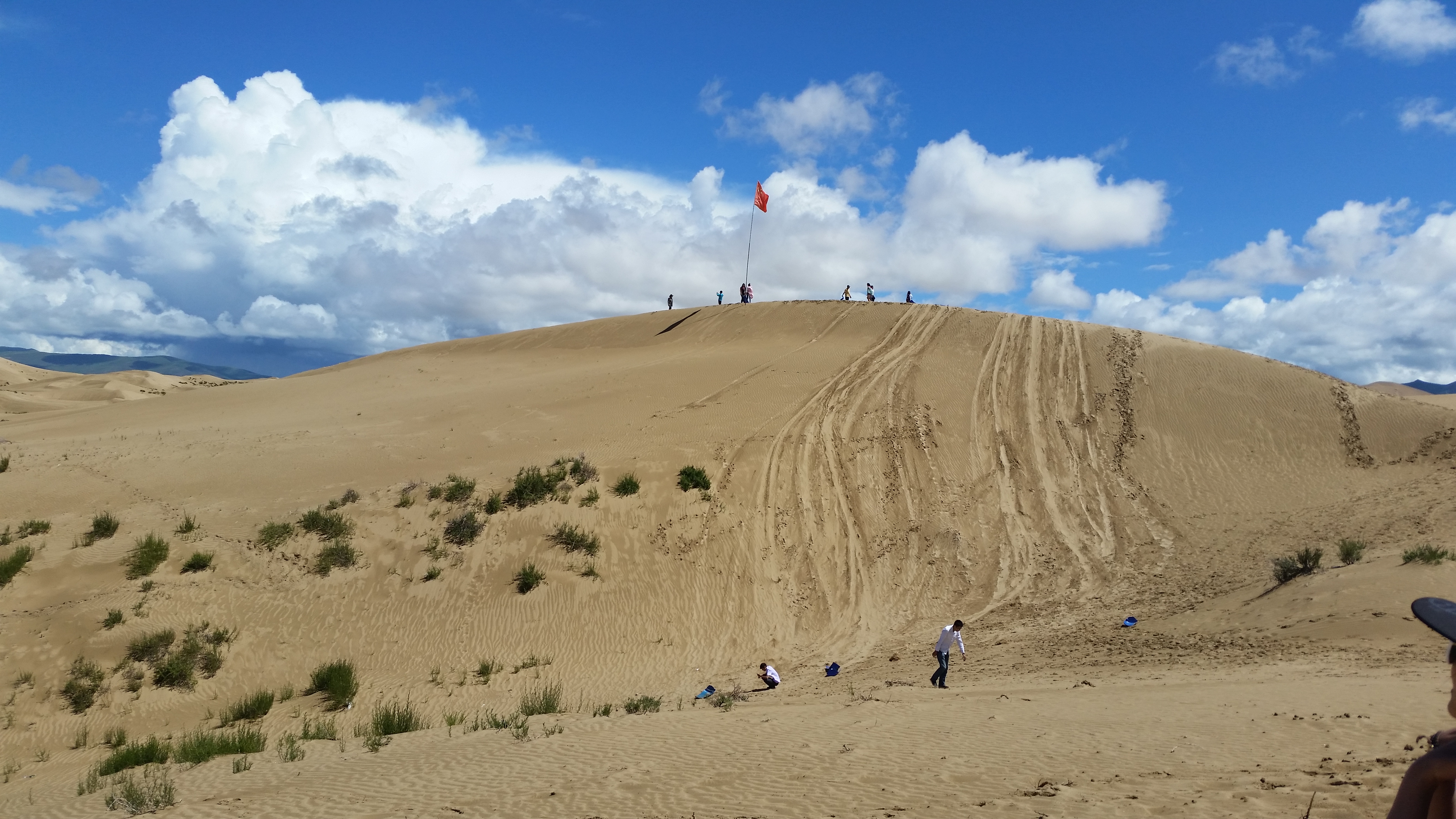 August 12: Golden Sands Bay desert (金沙湾沙漠།）, 3260 m altitude Август 12: Пустинята Залив Златни пясъци (金沙湾沙漠།）, 3260 м височина