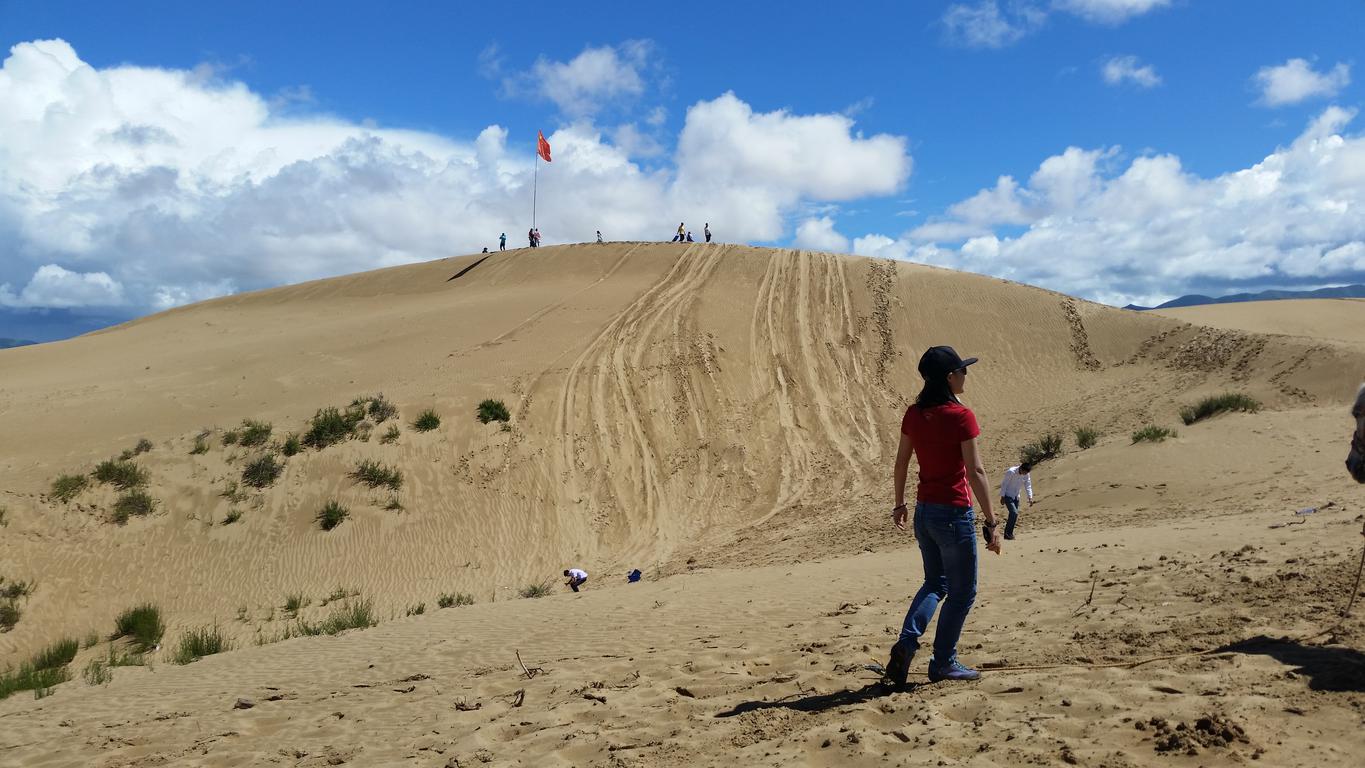 August 12: Golden Sands Bay desert (金沙湾沙漠།）, 3260 m altitude Август 12: Пустинята Залив Златни пясъци (金沙湾沙漠།）, 3260 м височина