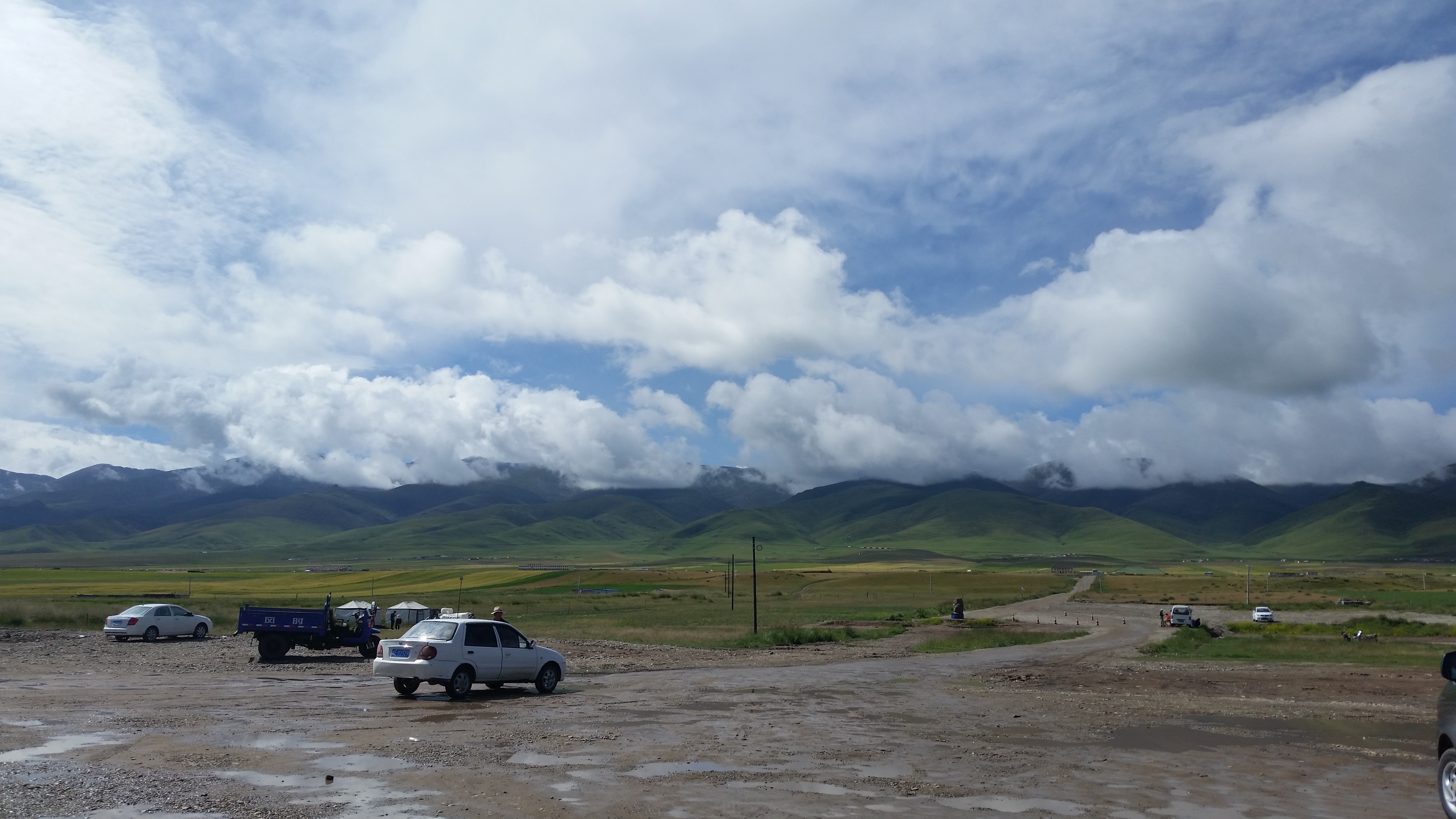 August 12: Qinghai lake (青海湖, མཚོ་སྔོན་པོ།）, 3210 m altitude Август 12: Езерото Чинхай (青海湖, མཚོ་སྔོན་པོ།）, 3210 м височина