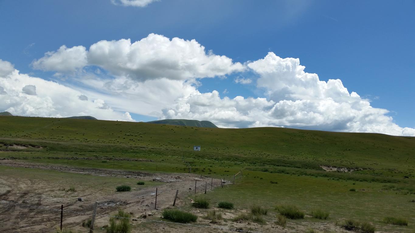 August 12: From Golden Sands Bay desert (金沙湾沙漠།）to Xining (西宁）, 3120 m altitude Август 12: От Пустинята Залив Златни пясъци (金沙湾