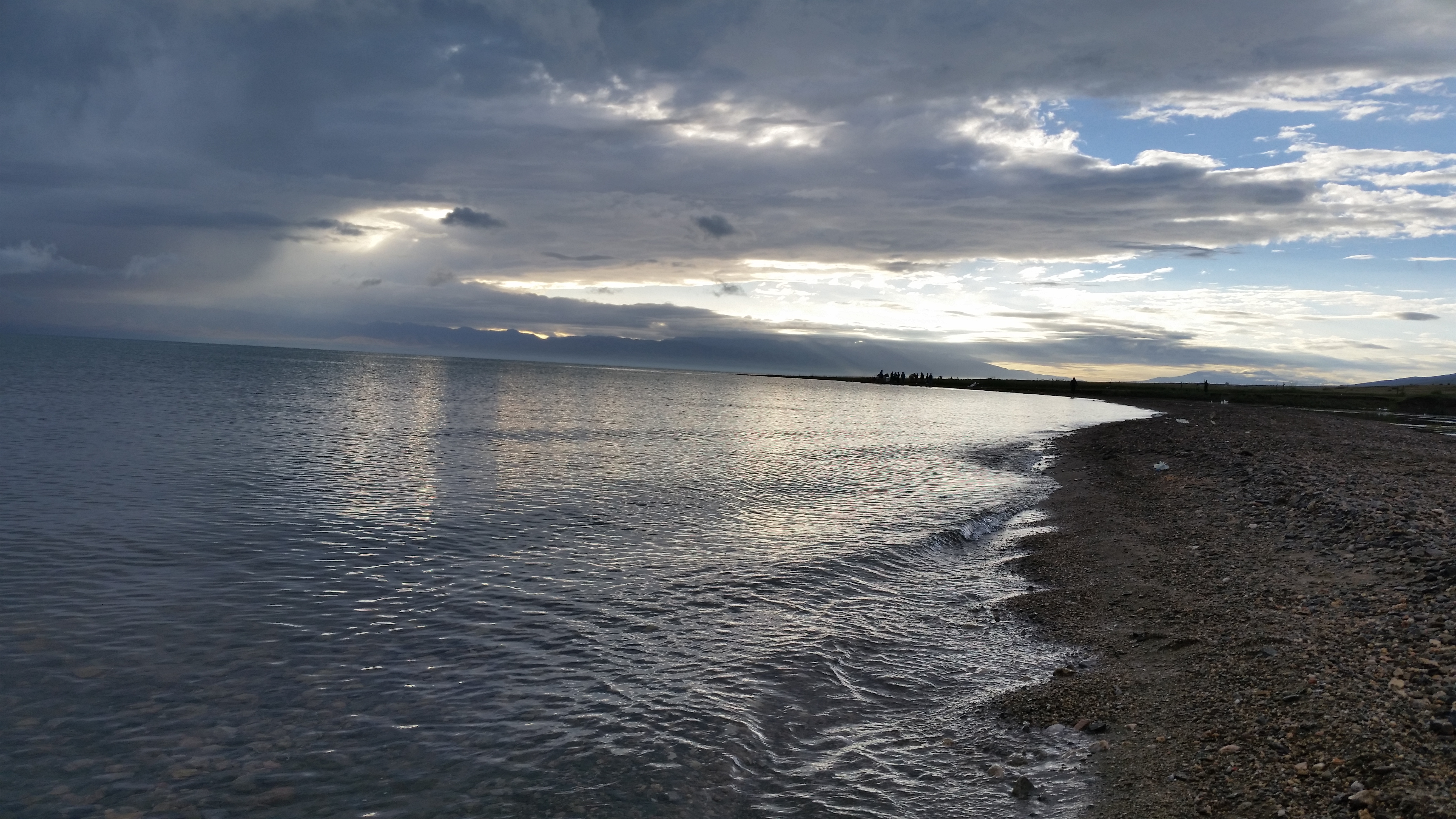 August 12: Qinghai lake (青海湖, མཚོ་སྔོན་པོ།）, 3210 m altitude Август 12: Езерото Чинхай (青海湖, མཚོ་སྔོན་པོ།）, 3210 м височина