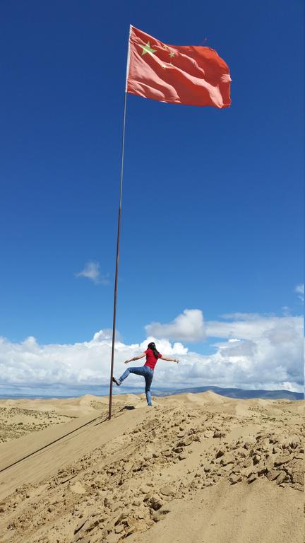 August 12: Golden Sands Bay desert (金沙湾沙漠།）, 3260 m altitude Август 12: Пустинята Залив Златни пясъци (金沙湾沙漠།）, 3260 м височина