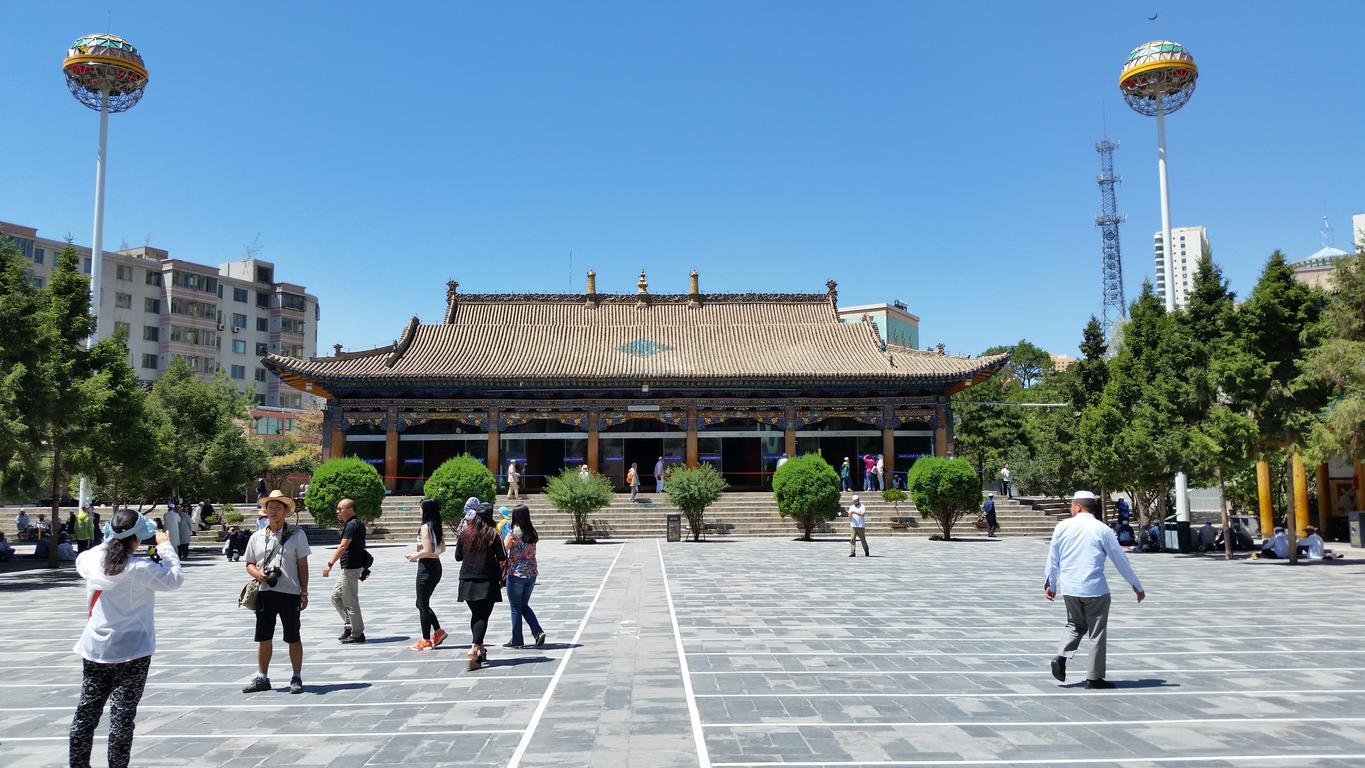 August 13: Xining (西宁）, Dongguan mosque 2180 m altitude,  Август 13: Сининг (西宁）, джамията Донгуан, 2180 м височина