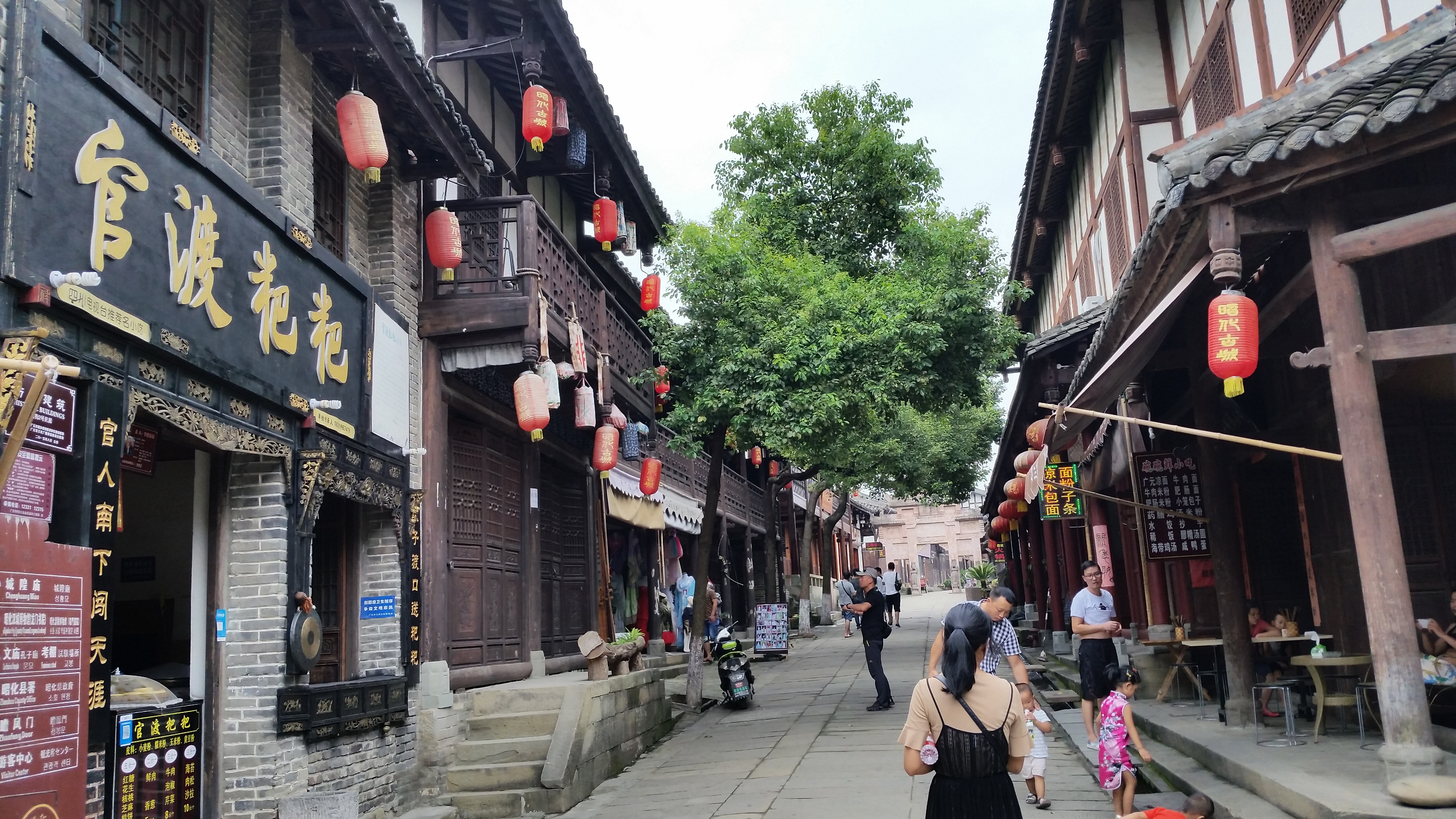 August 15: Zhaohua old town (昭化古城）, 490 m altitude Август 15: Старинен комплекс Джаохуа  (昭化古城）, 490 м височина