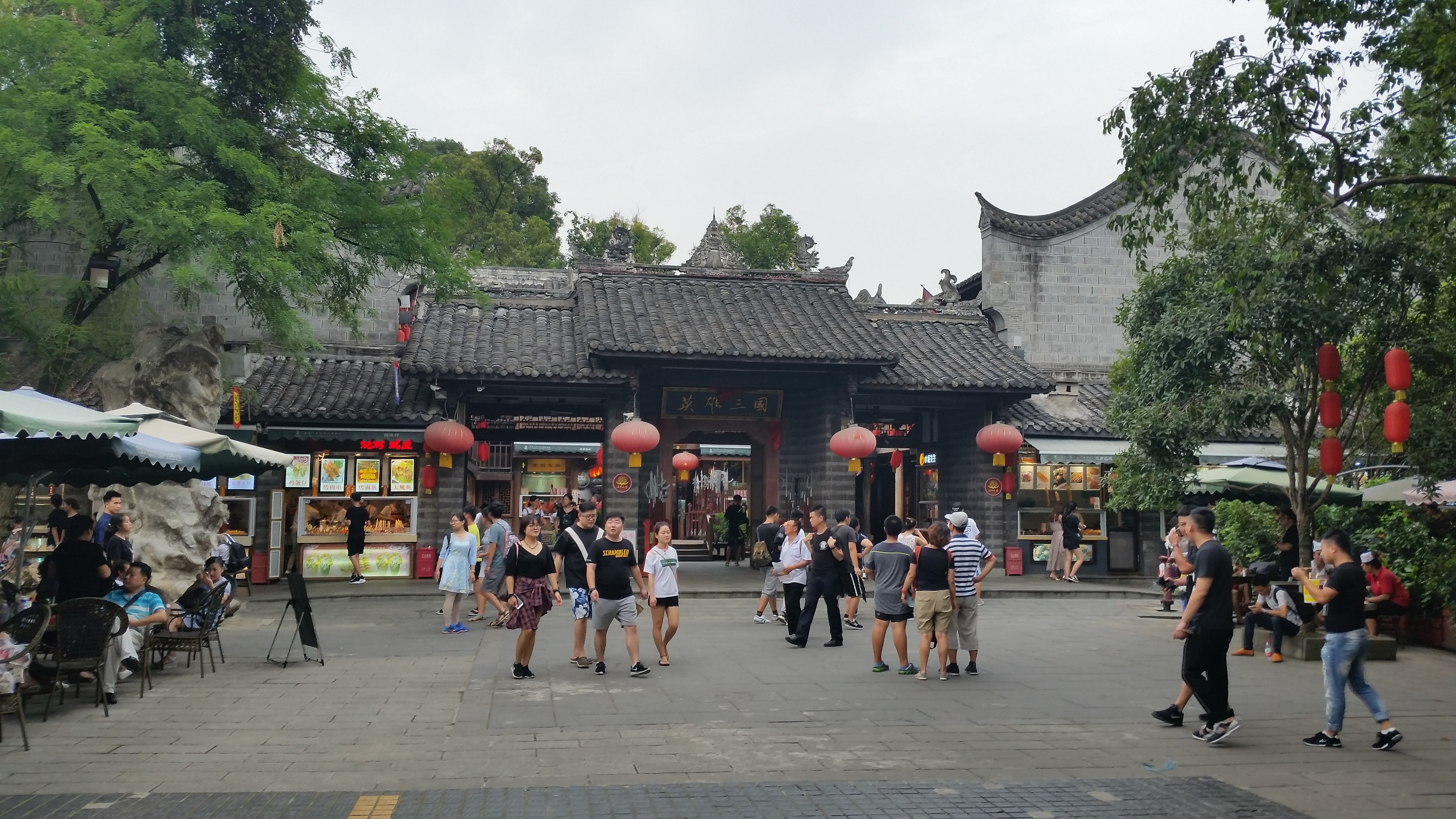 August 16:Chengdu (成都）, 460 m altitude， Jin Li ancient street (锦里古街) Август 16: Чънду  (成都）, 460 м височина, старинна улица Джин