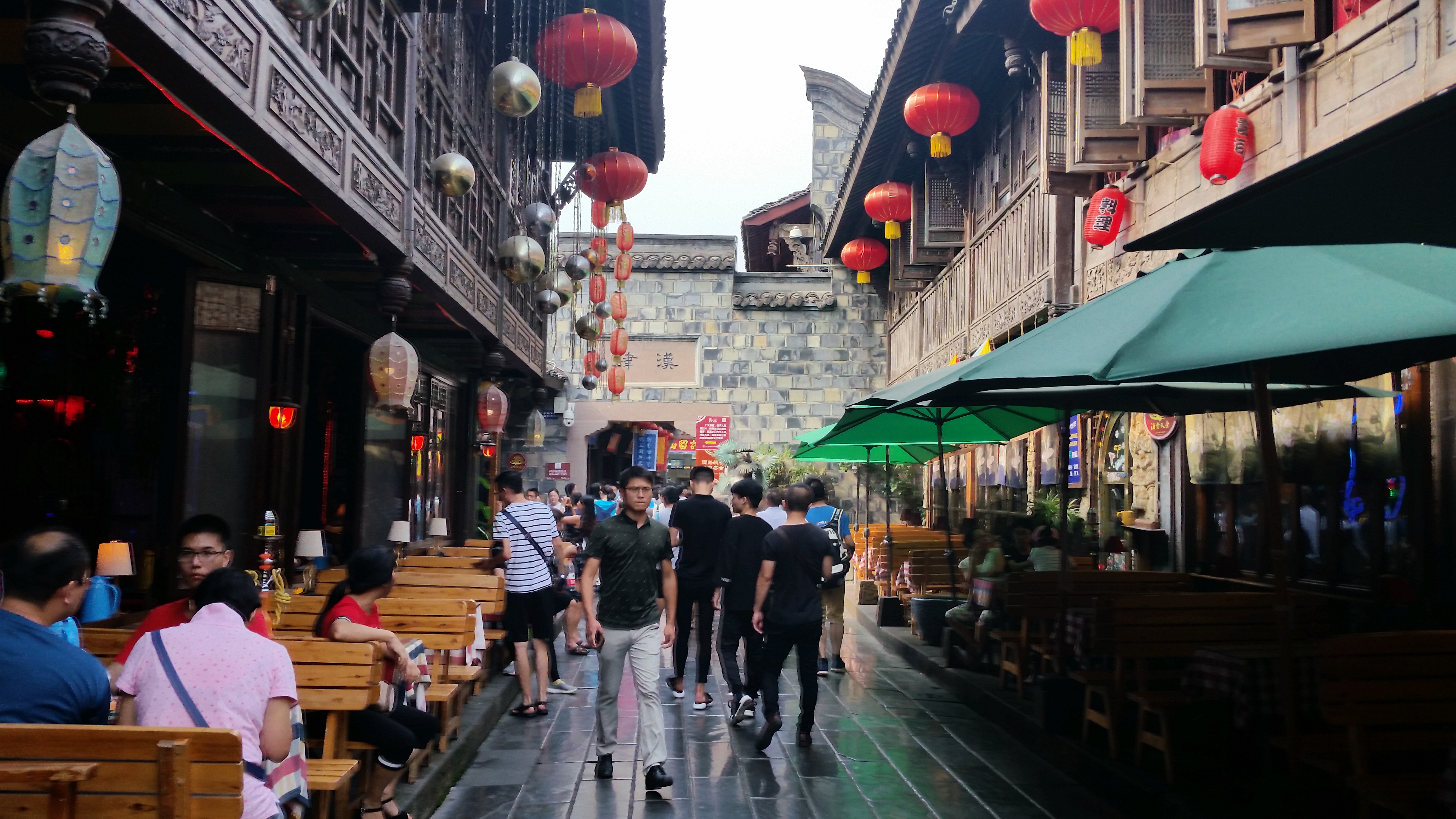 August 16:Chengdu (成都）, 460 m altitude， Jin Li ancient street (锦里古街) Август 16: Чънду  (成都）, 460 м височина, старинна улица Джин