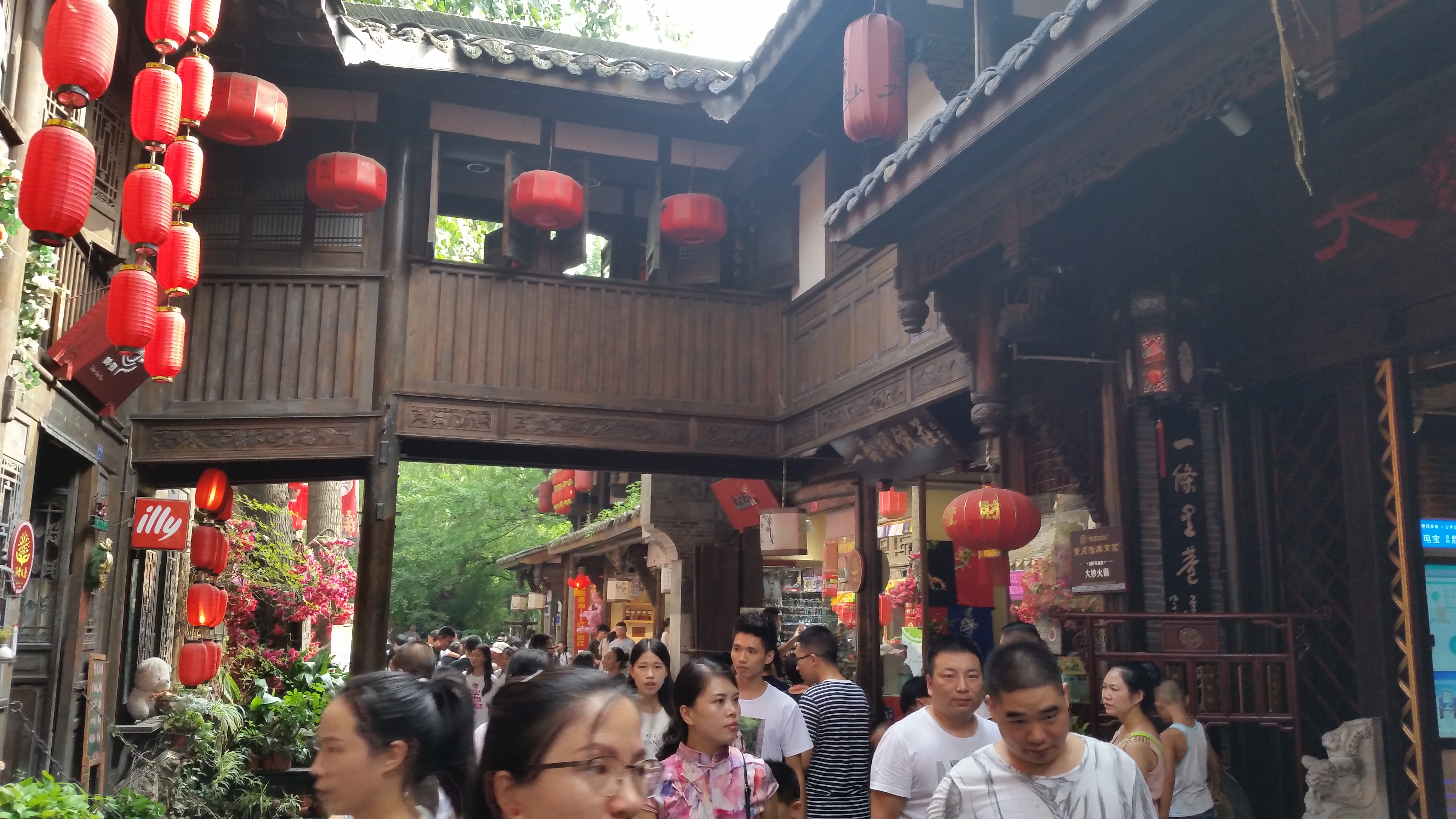 August 16:Chengdu (成都）, 460 m altitude， Jin Li ancient street (锦里古街) Август 16: Чънду  (成都）, 460 м височина, старинна улица Джин