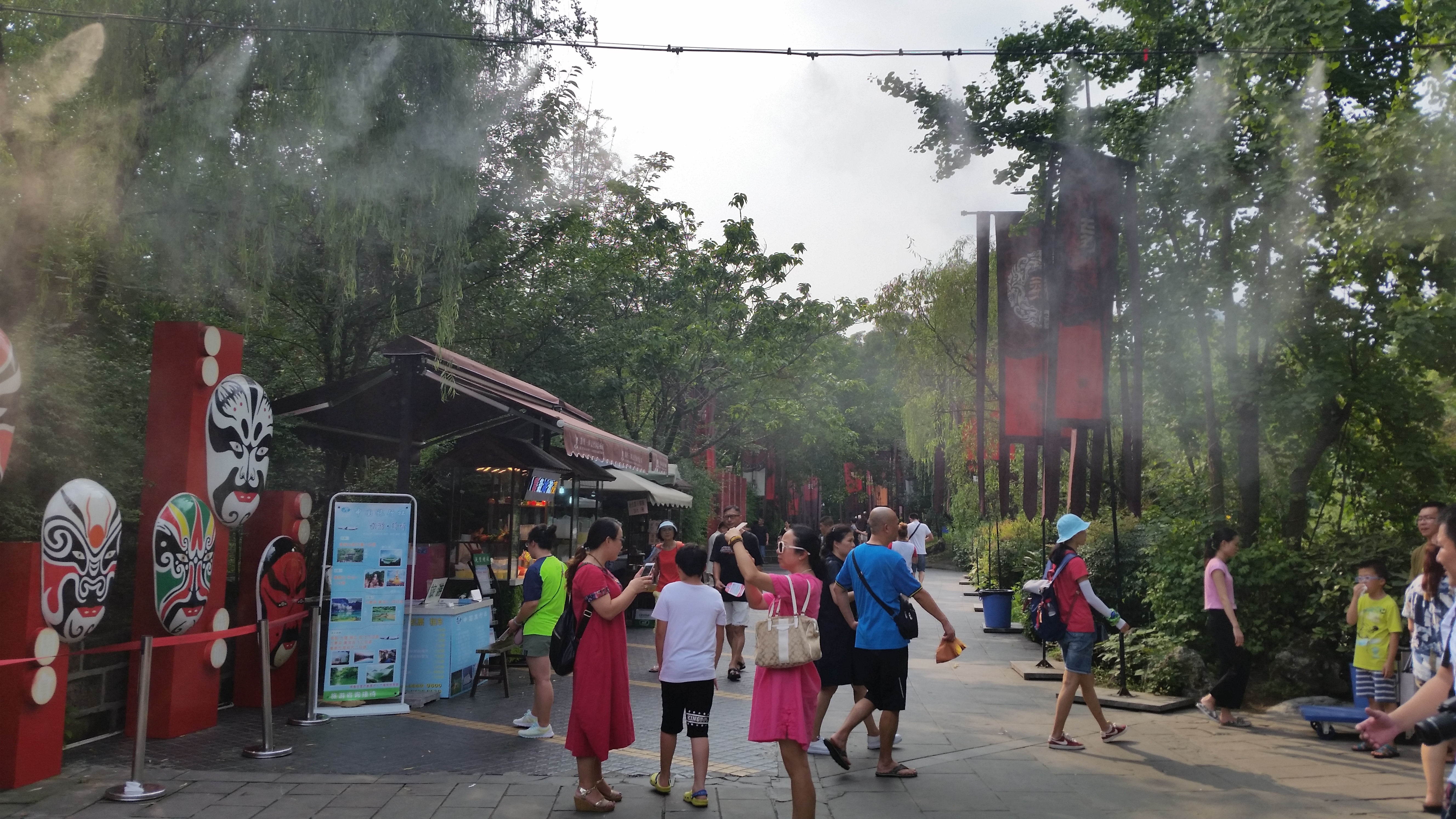 August 16:Chengdu (成都）, 460 m altitude， Jin Li ancient street (锦里古街) Август 16: Чънду  (成都）, 460 м височина, старинна улица Джин