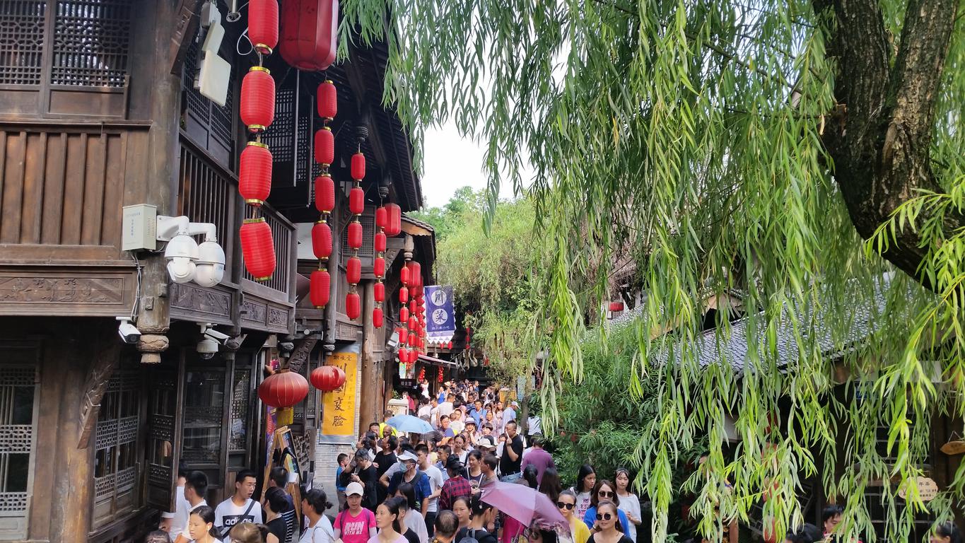 August 16:Chengdu (成都）, 460 m altitude， Jin Li ancient street (锦里古街) Август 16: Чънду  (成都）, 460 м височина, старинна улица Джин