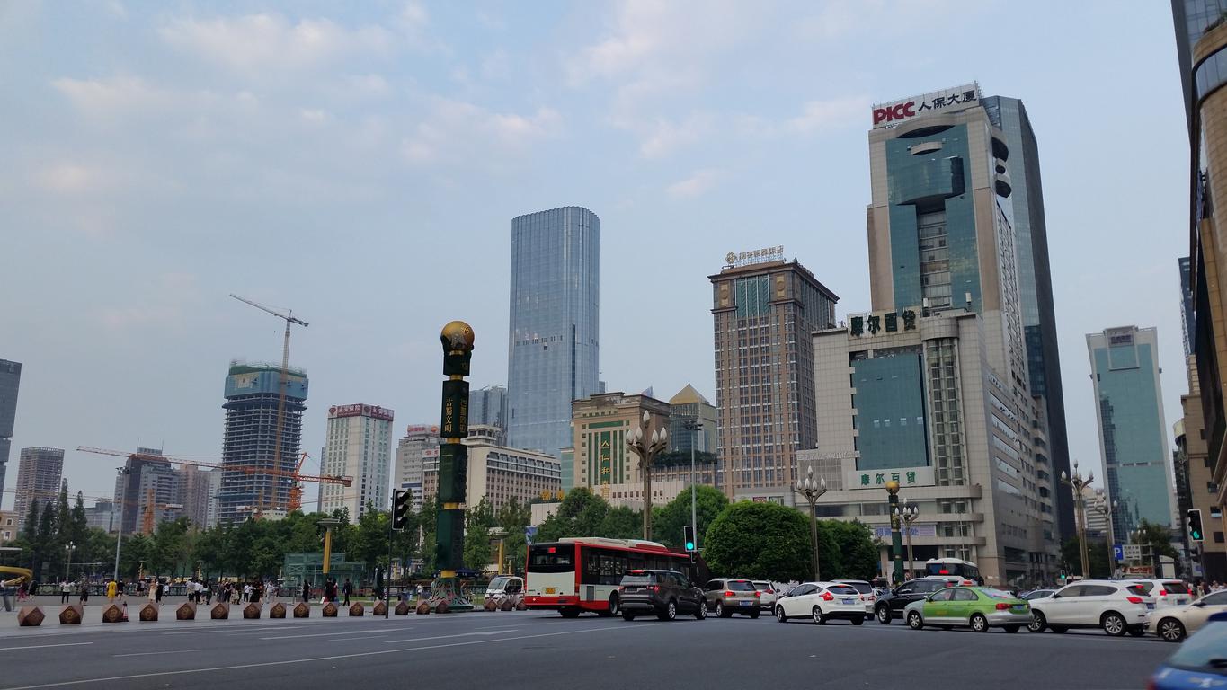 August 16:Chengdu (成都）, 460 m altitude，Tianfu square (天府广场) Август 16: Чънду  (成都）, 460 м височина, площад Тиенфу (天府广场)