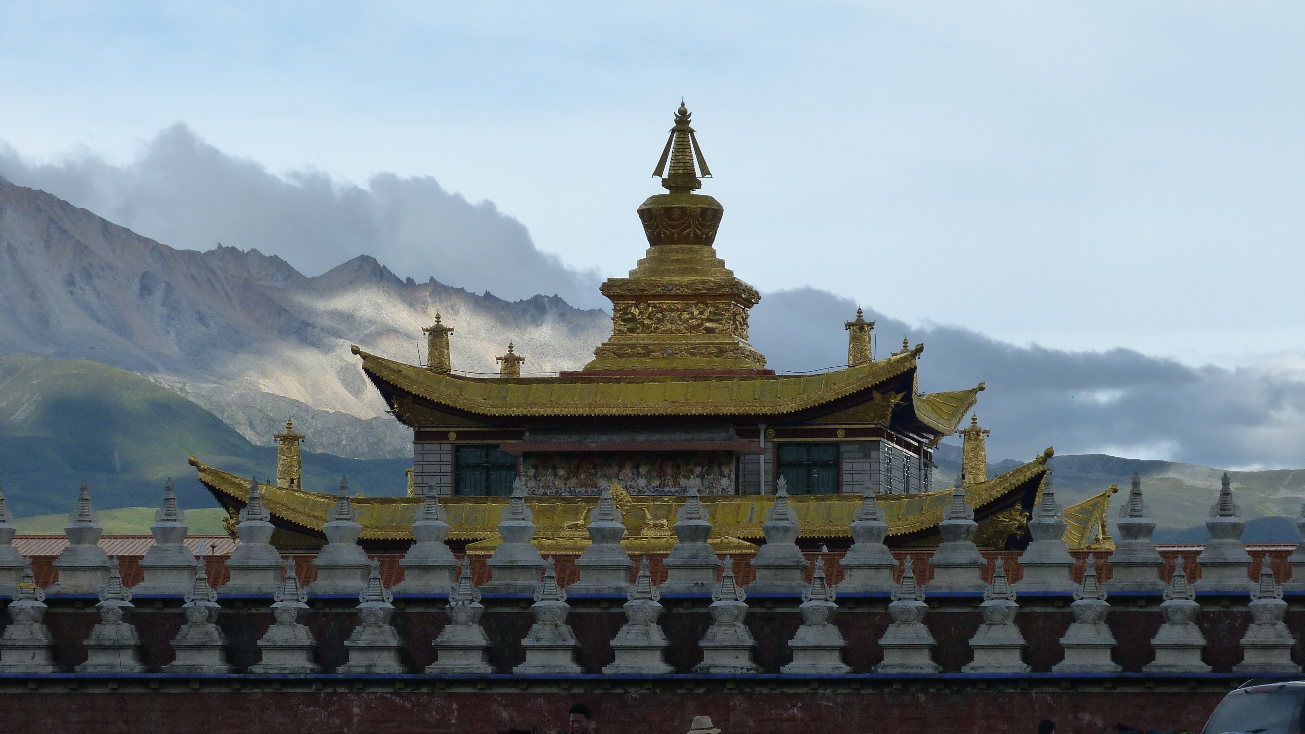 August 20: Tagong (塔公，ྷ་སྒང་）, 3750 m altitude, Muya temple Август 20: Тагонг (塔公，ྷ་སྒང་）, 3750 м височина, храм Муя