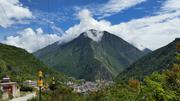 August 20: Kangding (康定，དར་མདོ་གྲོང་ཁྱེར།）, 2520 m altitude, at Zhilam hostel， panorama to the town Август 20: Кангдинг (康定，དར་མ