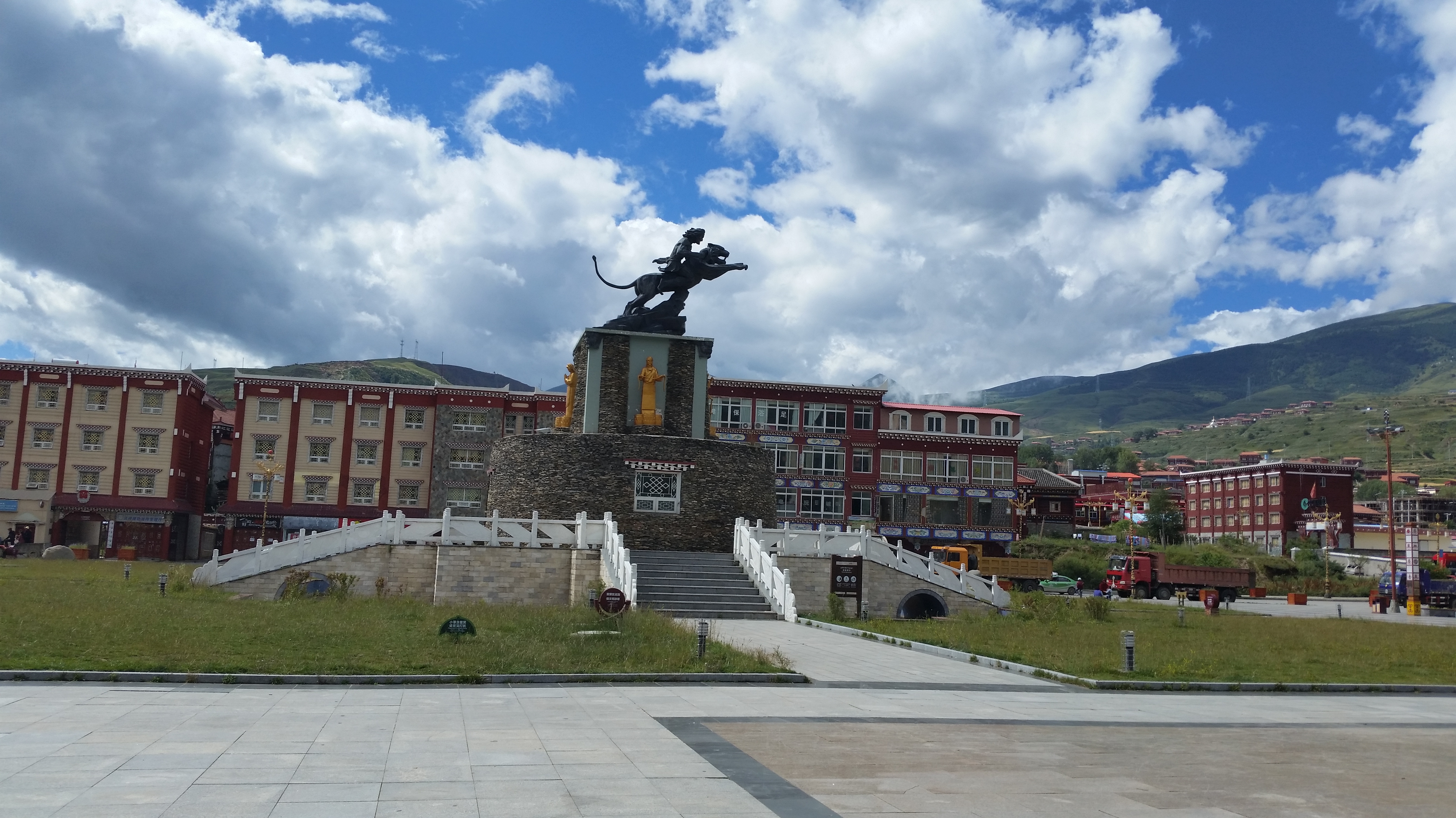 August 21: Drango (炉霍,བྲག་འགོ), 3150 m altitude Август 21: Дранго (炉霍,བྲག་འགོ), 3150 м височина