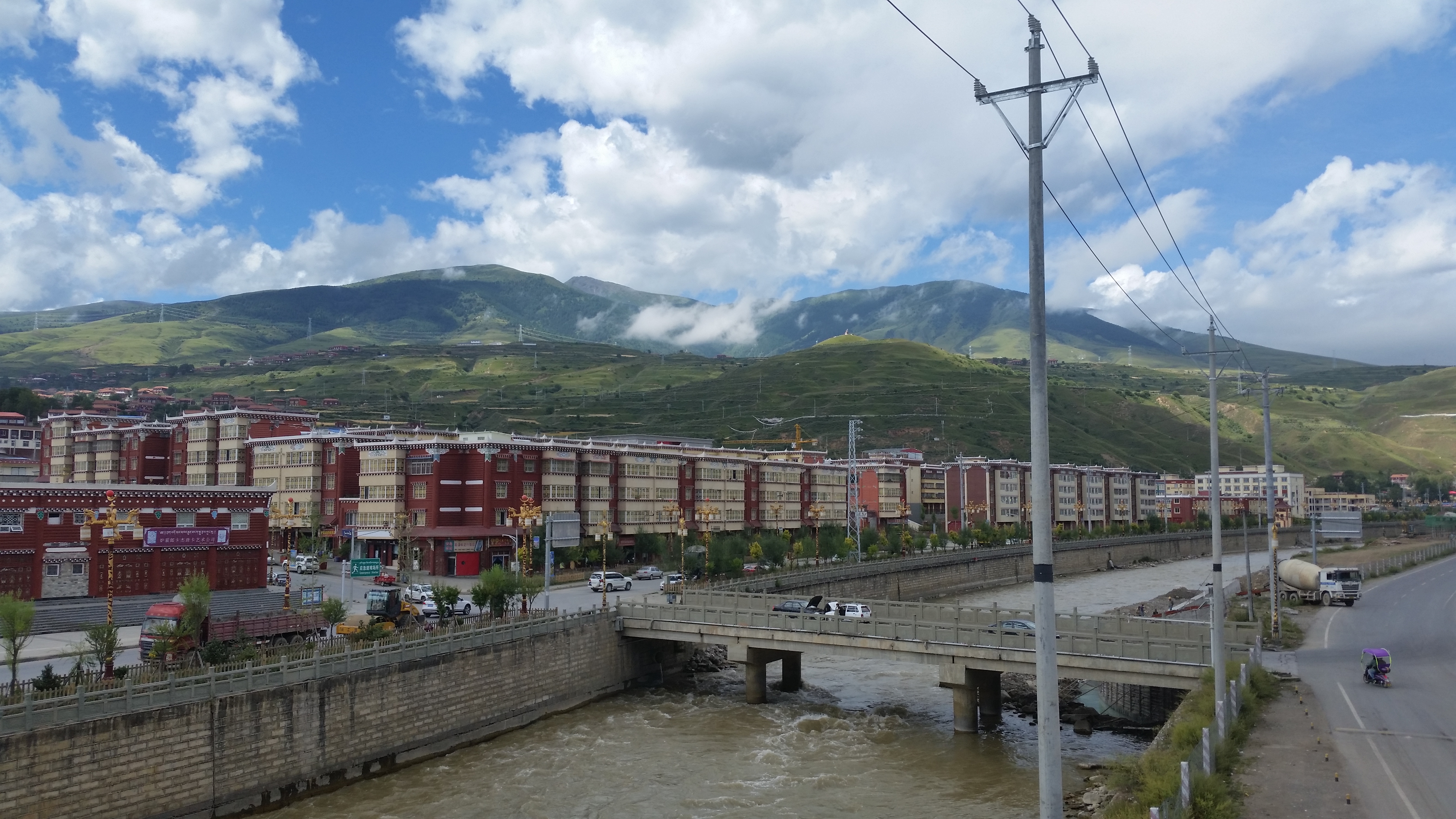 August 21: Drango (炉霍,བྲག་འགོ), 3150 m altitude Август 21: Дранго (炉霍,བྲག་འགོ), 3150 м височина