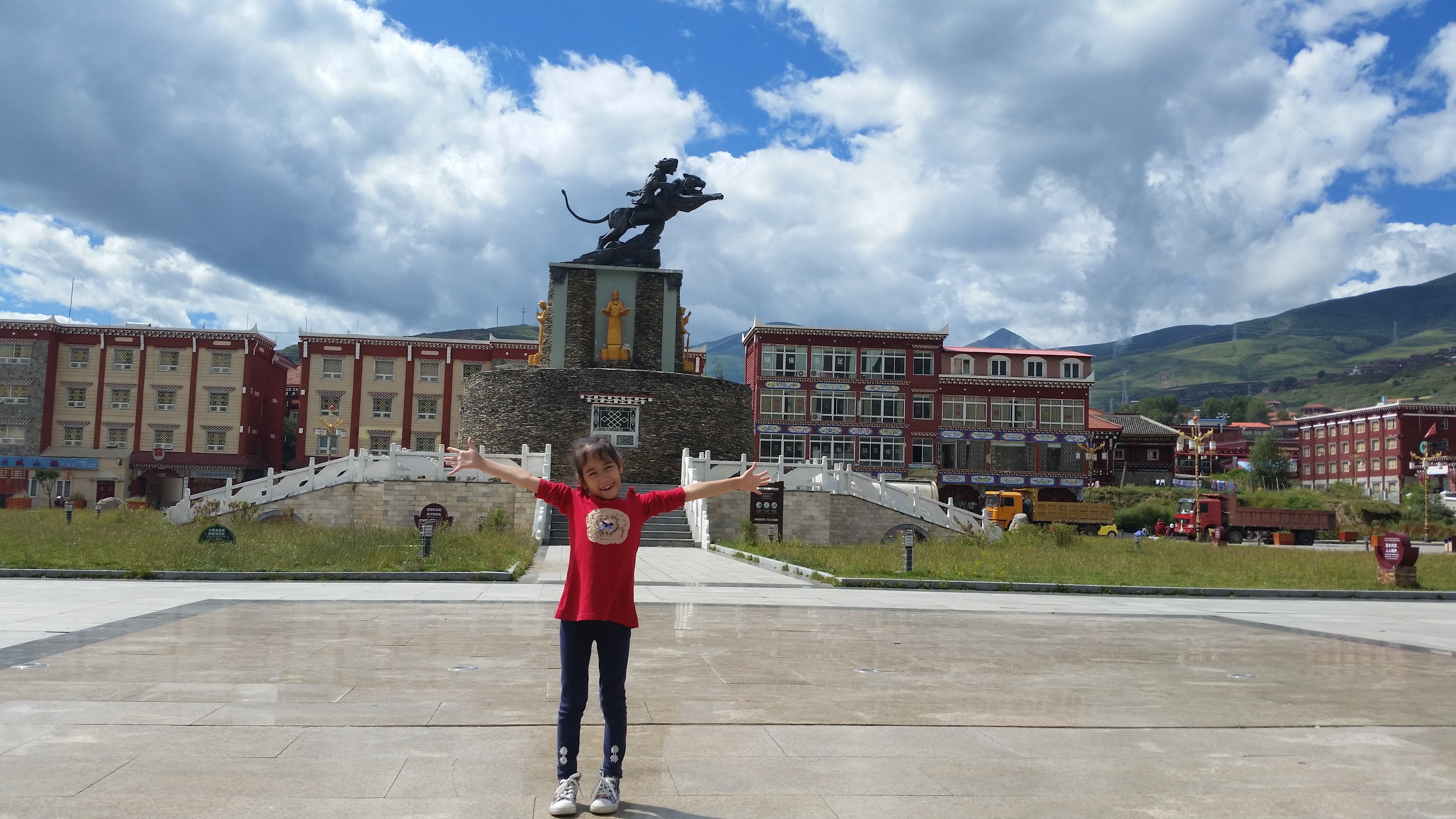 August 21: Drango (炉霍,བྲག་འགོ), 3150 m altitude Август 21: Дранго (炉霍,བྲག་འགོ), 3150 м височина