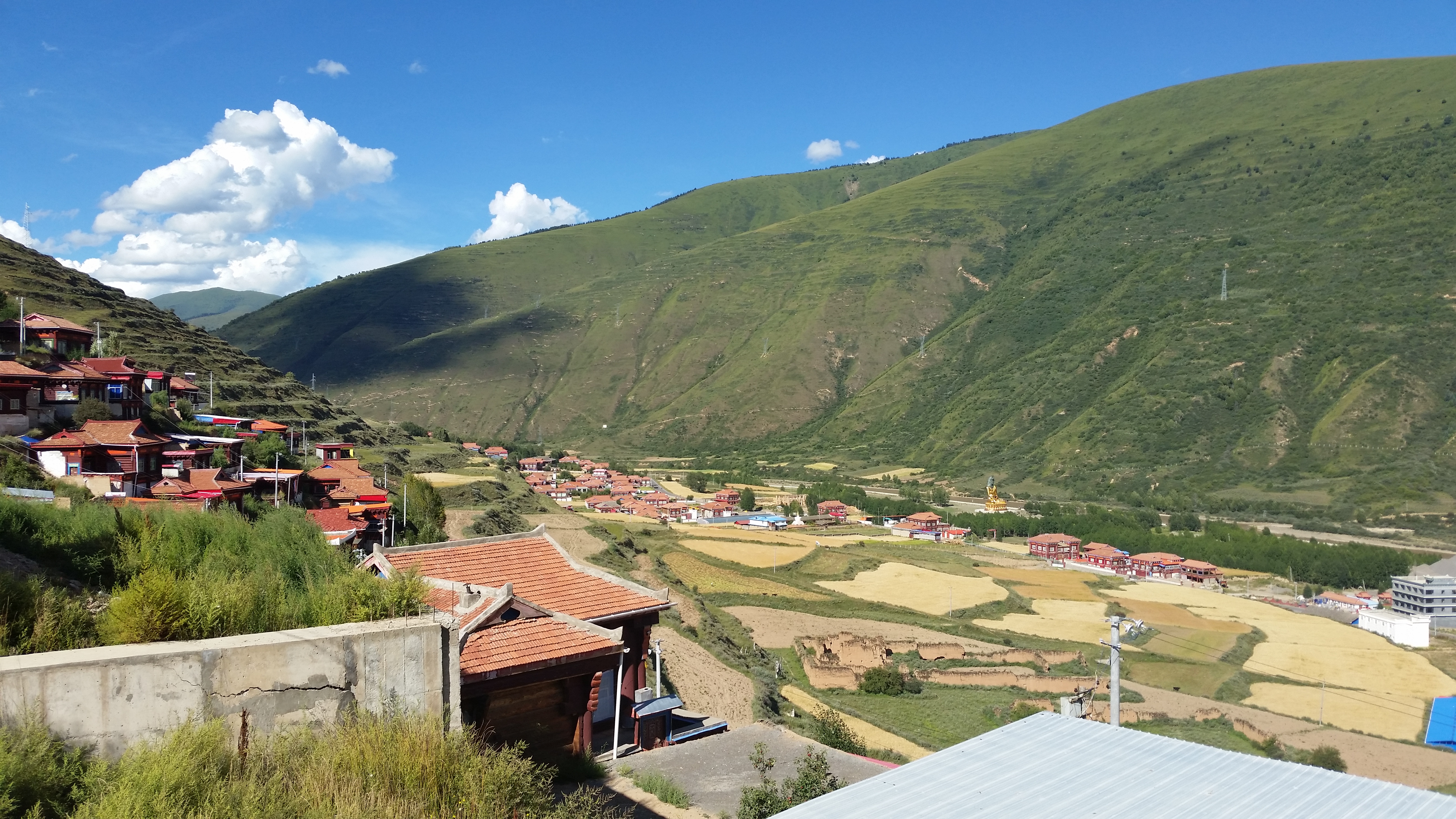 August 21: Drango (炉霍,བྲག་འགོ), 3230 m altitude, Shouling monastery Август 21: Дранго (炉霍,བྲག་འགོ), 3230 м височина, манастир Шо