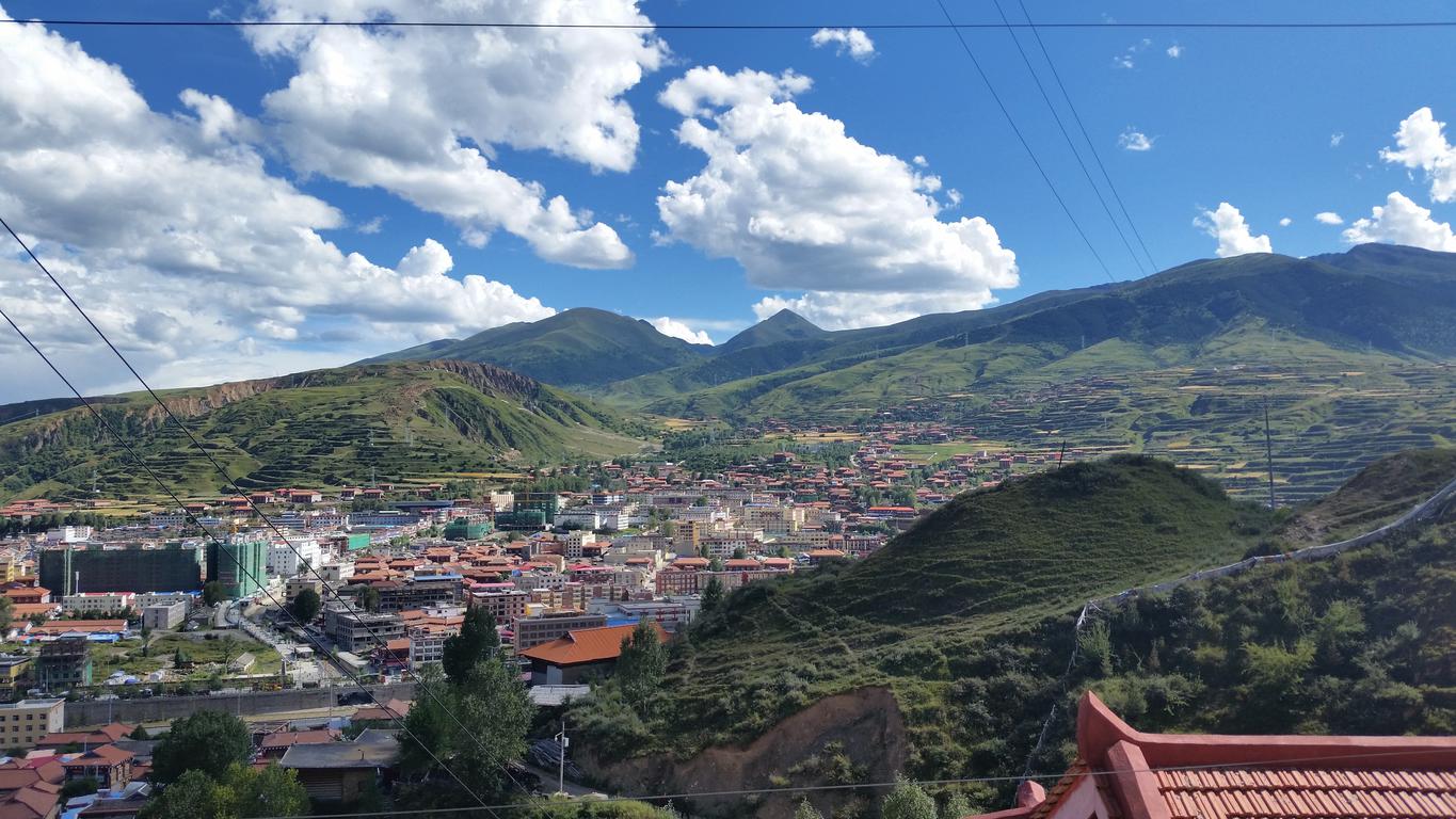 August 21: Drango (炉霍,བྲག་འགོ), 3230 m altitude, Shouling monastery Август 21: Дранго (炉霍,བྲག་འགོ), 3230 м височина, манастир Шо