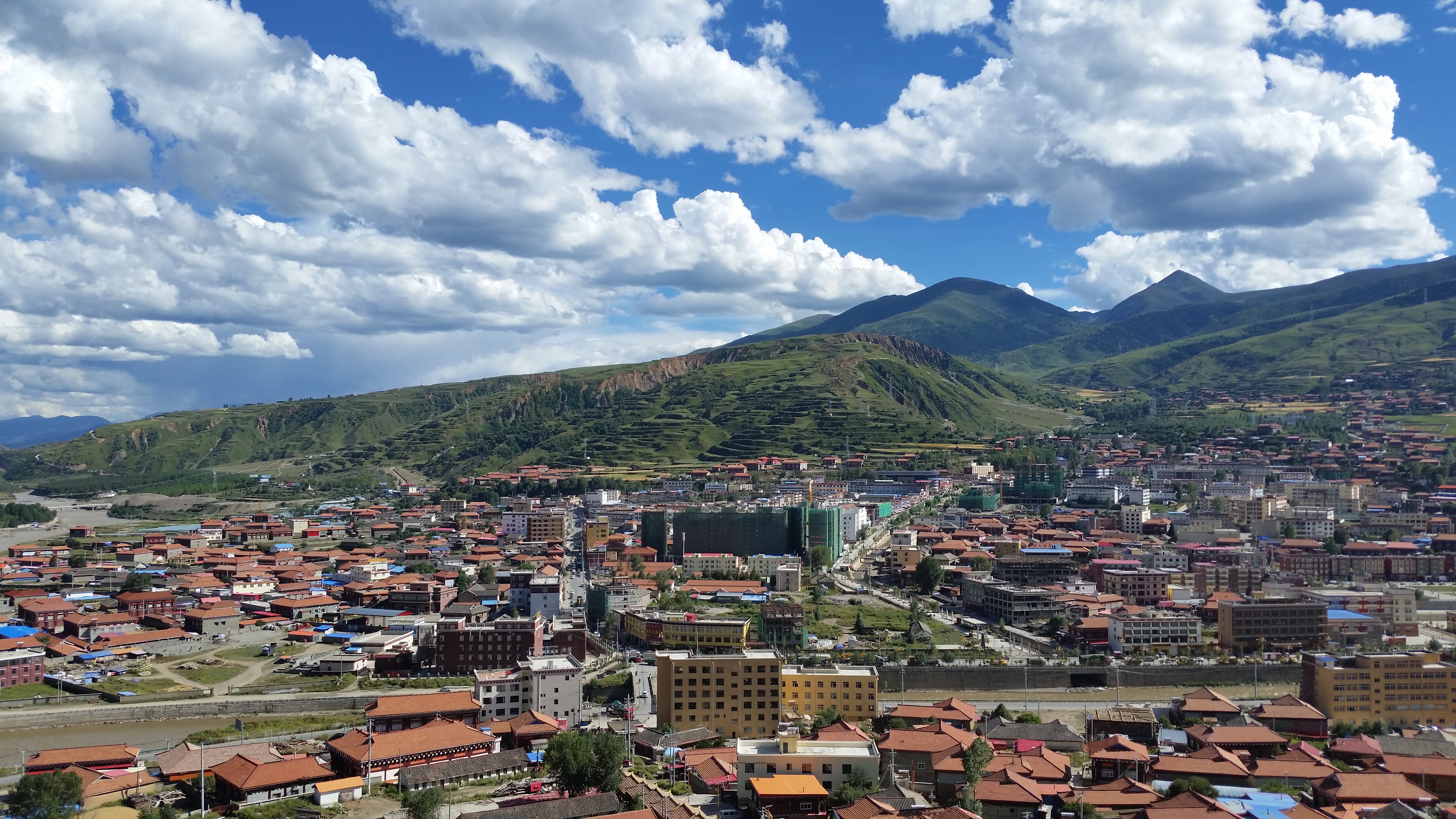 August 21: Drango (炉霍,བྲག་འགོ), 3230 m altitude, Shouling monastery Август 21: Дранго (炉霍,བྲག་འགོ), 3230 м височина, манастир Шо