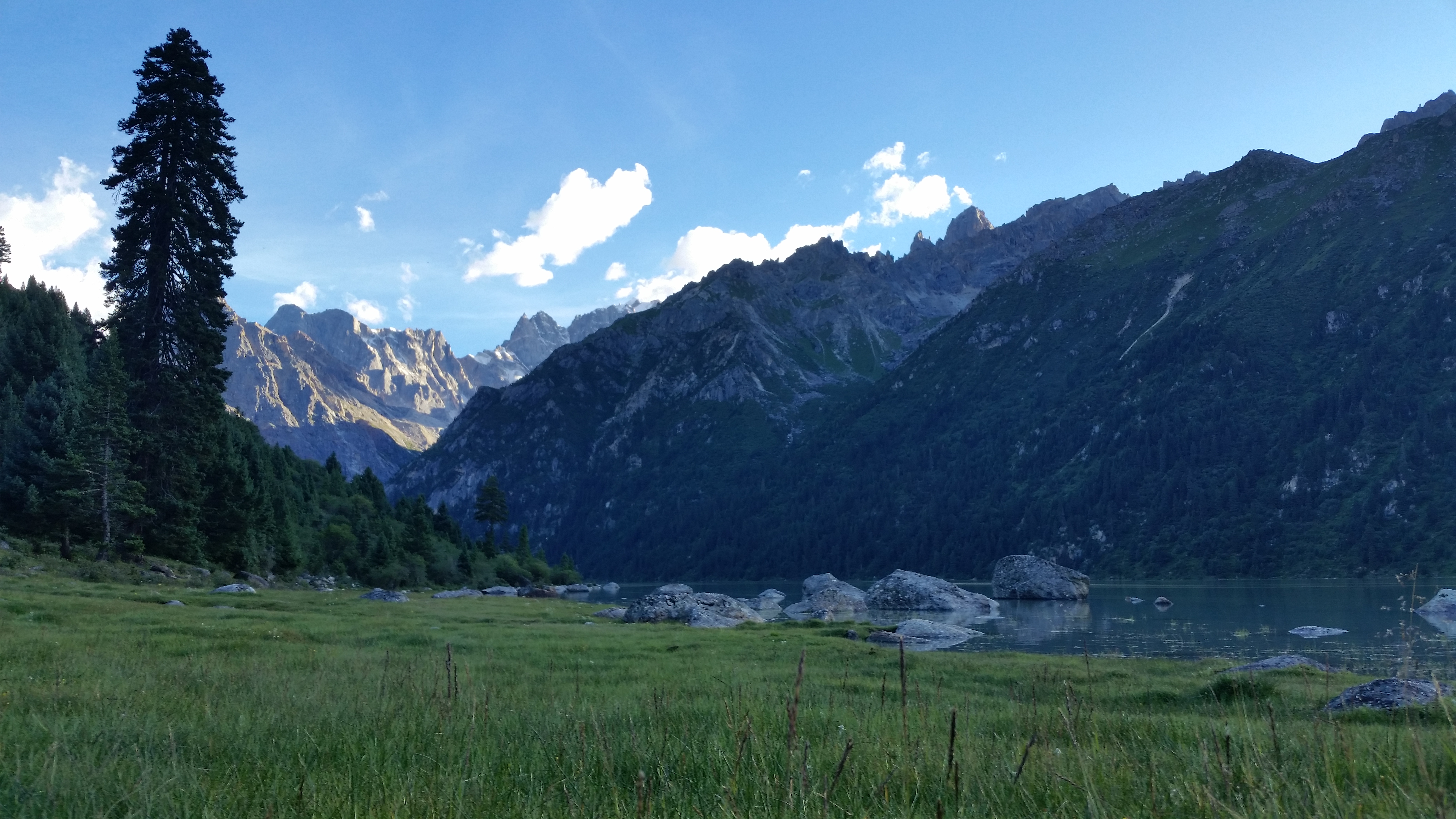 August 22: Yilhun Lha Tso (玉隆拉措，ཡི་ལྷུན་ལྷ་མཚོ་མ) , 4020 m altitude Август 22: Илхун Ла Цо (玉隆拉措，ཡི་ལྷུན་ལྷ་མཚོ་མ) , 4020 м висо