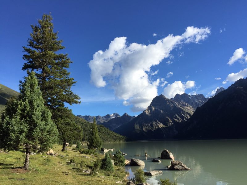 August 22: Yilhun Lha Tso (玉隆拉措，ཡི་ལྷུན་ལྷ་མཚོ་མ) , 4020 m altitude Август 22: Илхун Ла Цо (玉隆拉措，ཡི་ལྷུན་ལྷ་མཚོ་མ) , 4020 м висо