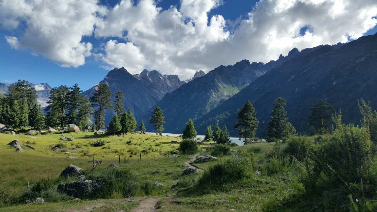 August 22: Yilhun Lha Tso (玉隆拉措，ཡི་ལྷུན་ལྷ་མཚོ་མ) , 4020 m altitude Август 22: Илхун Ла Цо (玉隆拉措，ཡི་ལྷུན་ལྷ་མཚོ་མ) , 4020 м висо