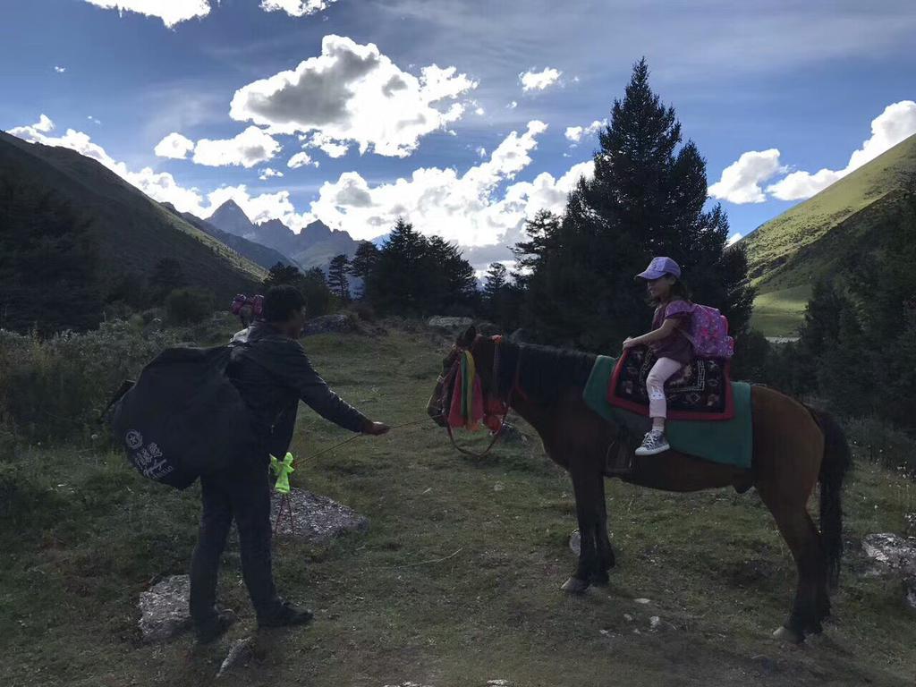 August 22: Yilhun Lha Tso (玉隆拉措，ཡི་ལྷུན་ལྷ་མཚོ་མ) , 4020 m altitude Август 22: Илхун Ла Цо (玉隆拉措，ཡི་ལྷུན་ལྷ་མཚོ་མ) , 4020 м висо