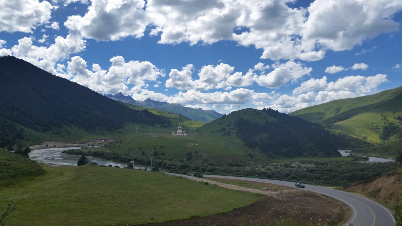 August 22: From Garze (甘孜，དཀར་མཛེས་) to Manigango (马尼干戈) , 3790 m altitude Август 22: От Гардзъ (甘孜，དཀར་མཛེས་) към Маниганго (马尼