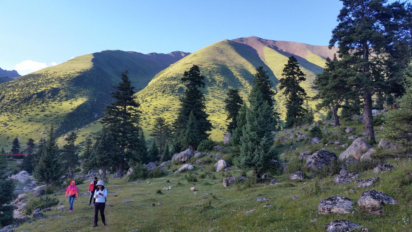 August 22: Yilhun Lha Tso (玉隆拉措，ཡི་ལྷུན་ལྷ་མཚོ་མ) , 4020 m altitude Август 22: Илхун Ла Цо (玉隆拉措，ཡི་ལྷུན་ལྷ་མཚོ་མ) , 4020 м висо